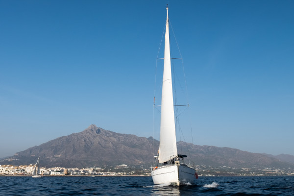Balade privée en voilier Marbella - Costa del Sol avec Alquiler Veleros Marbella.