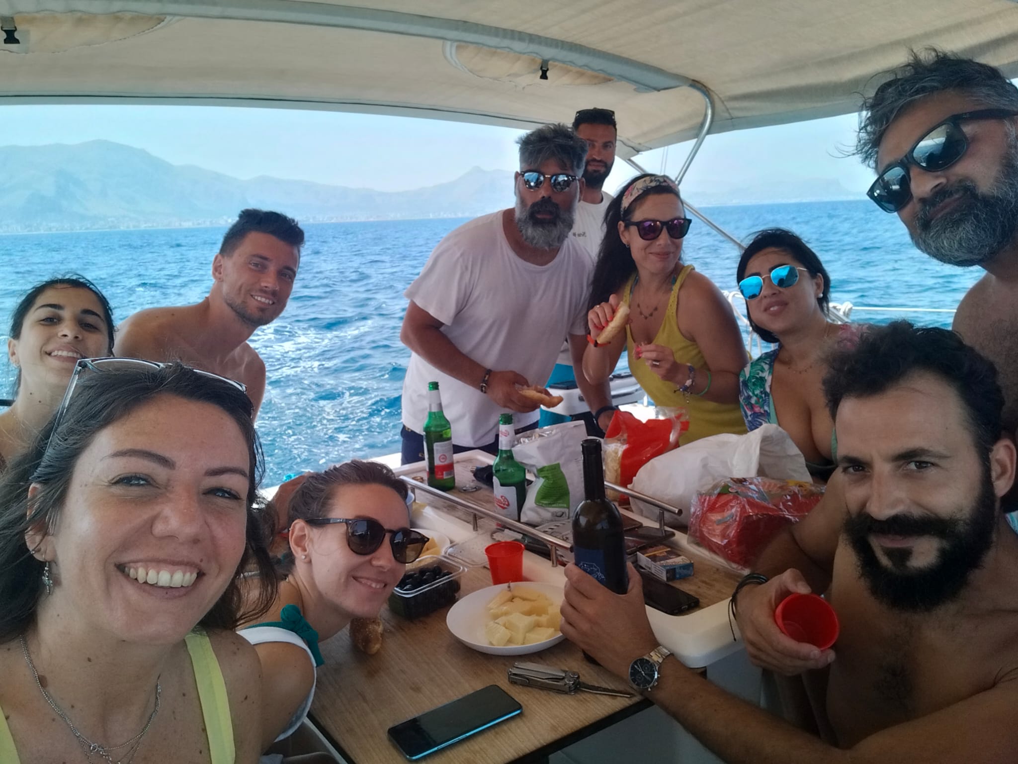 Gita in barca a Isola di Santa Maria con Solution Yacht Cannigione.