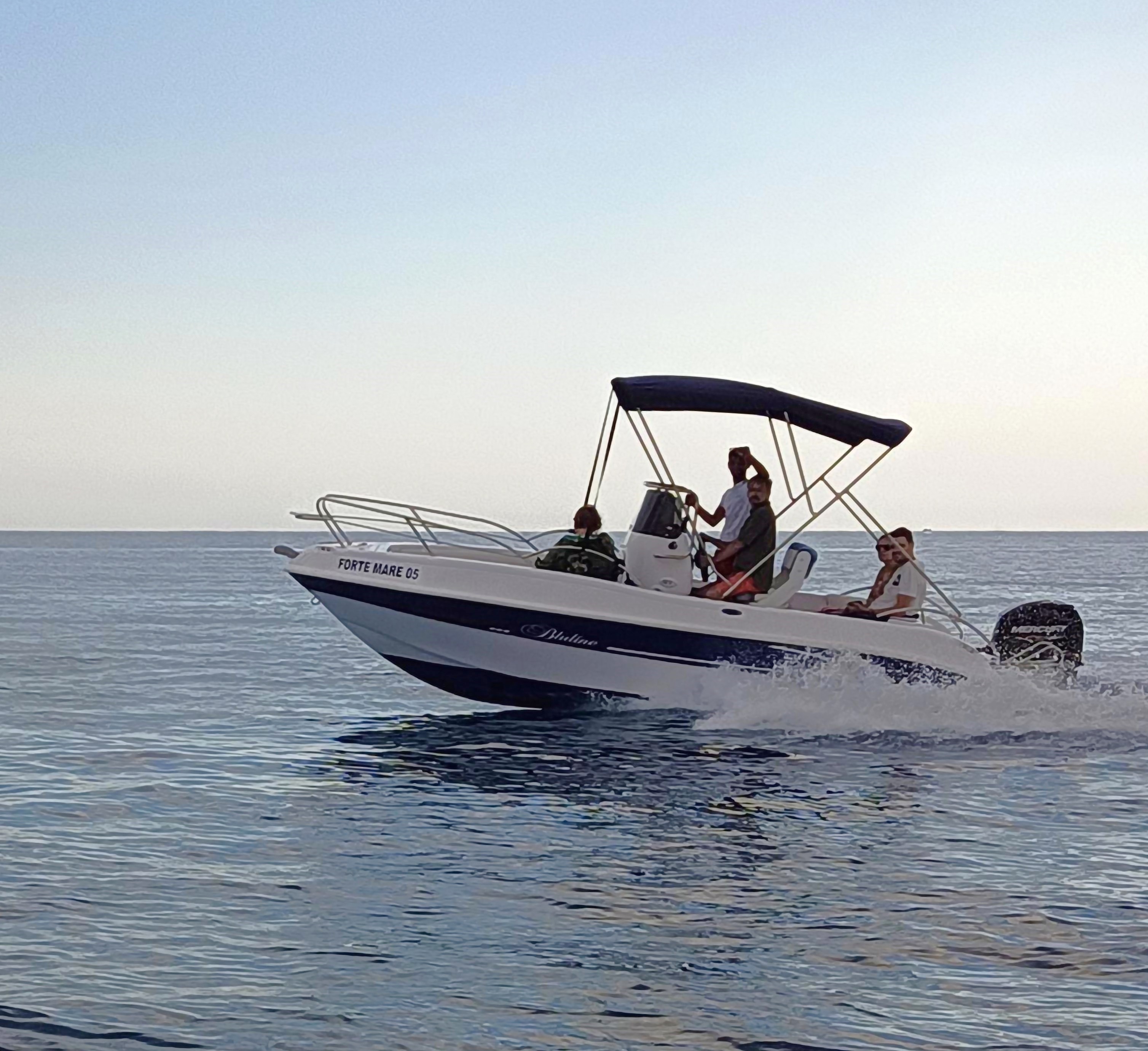 Balade en bateau San Leone - Scala dei Turchi avec Baignade & Coucher du soleil avec Forte Mare Agrigento.