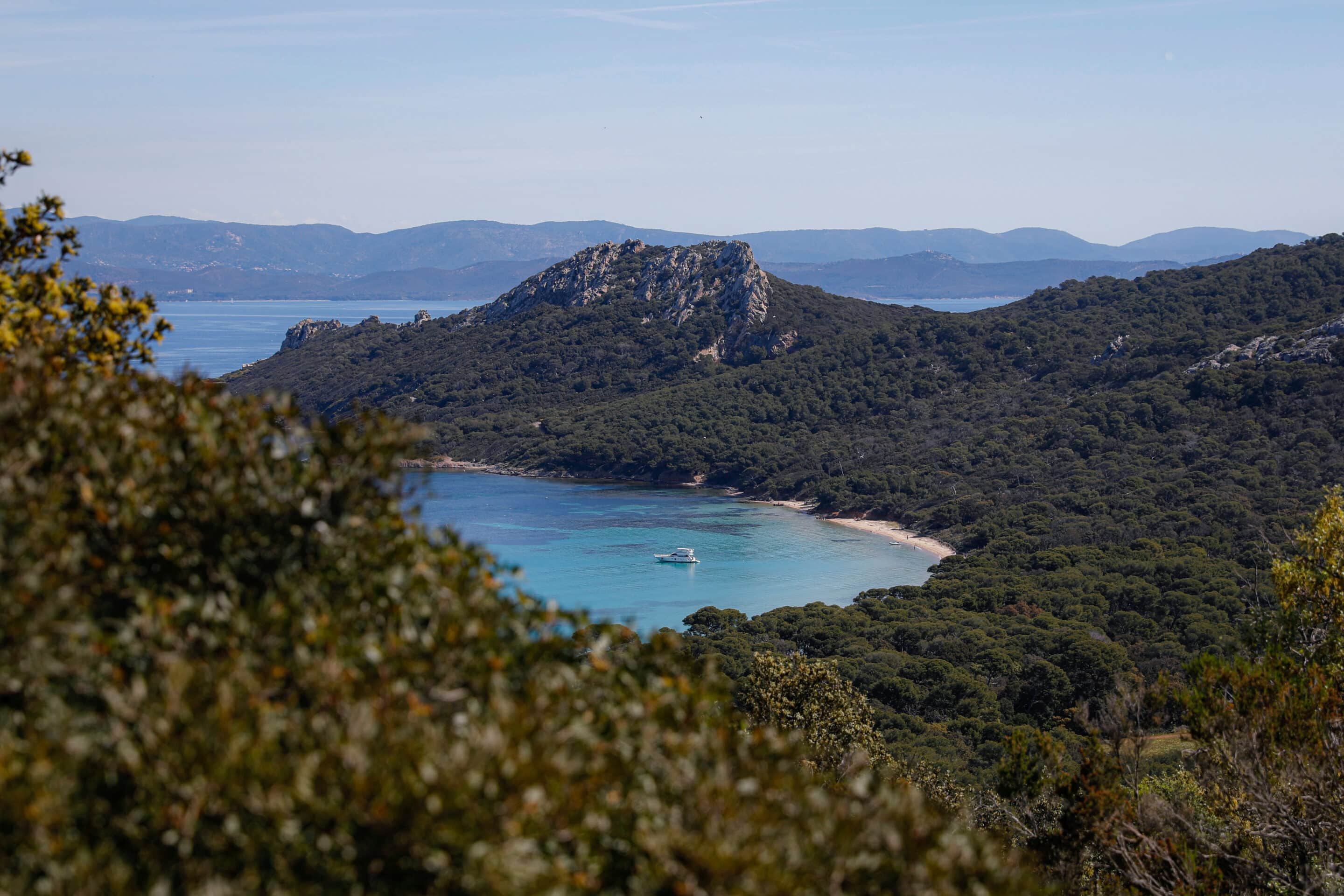 Navette aller-retour pour les îles de Porquerolles et Port-Cros.