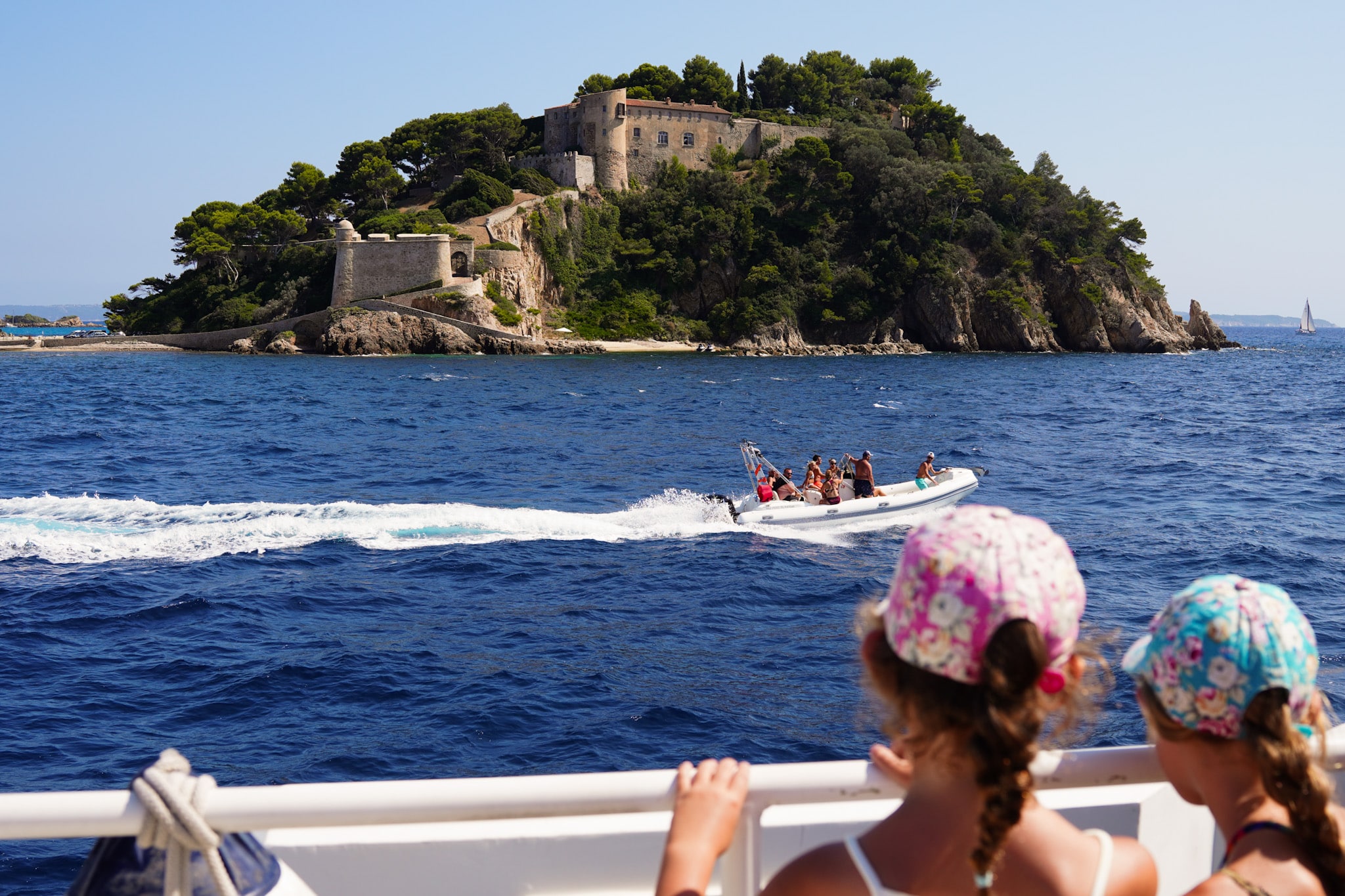 Balade en bateau au Fort de Brégançon depuis La Londe-les-Maures.