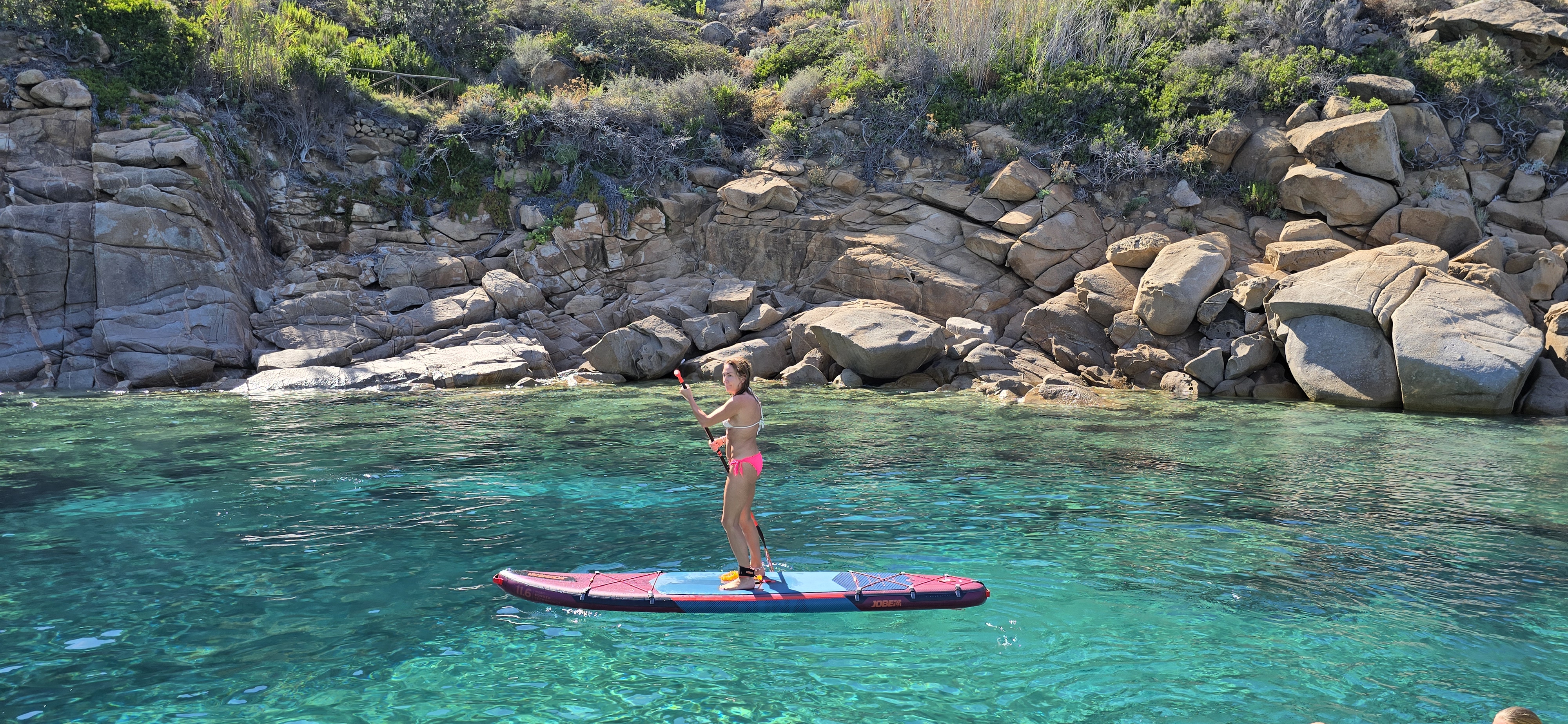 Tour di una giornata in gommone privato all'Argentario con aperitivo e SUP.