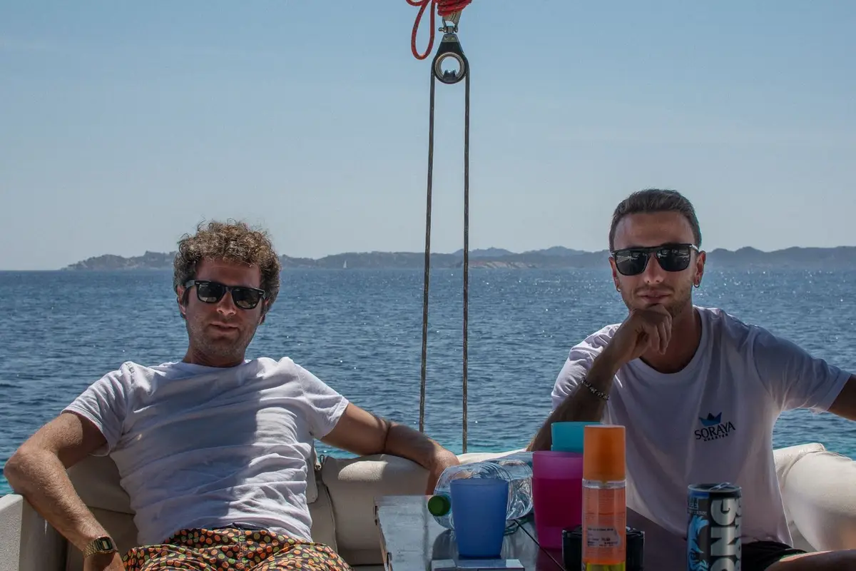 Tour in catamarano privato all'arcipelago de La Maddalena con aperitivo e pranzo con Soraya Charter Porto Pozzo.
