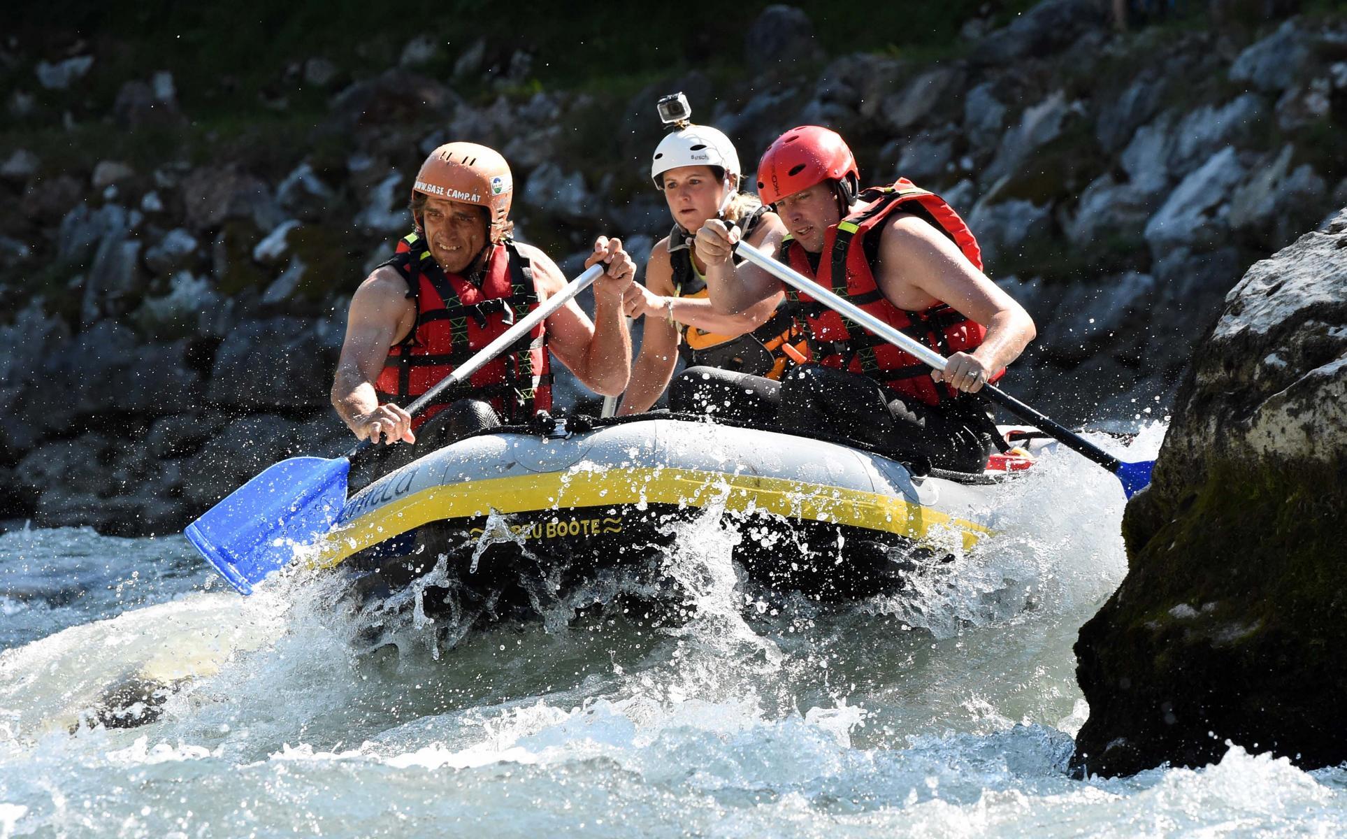 Action-Rafting im 2er Miniraft auf der Saalach mit Base Camp Lofer.