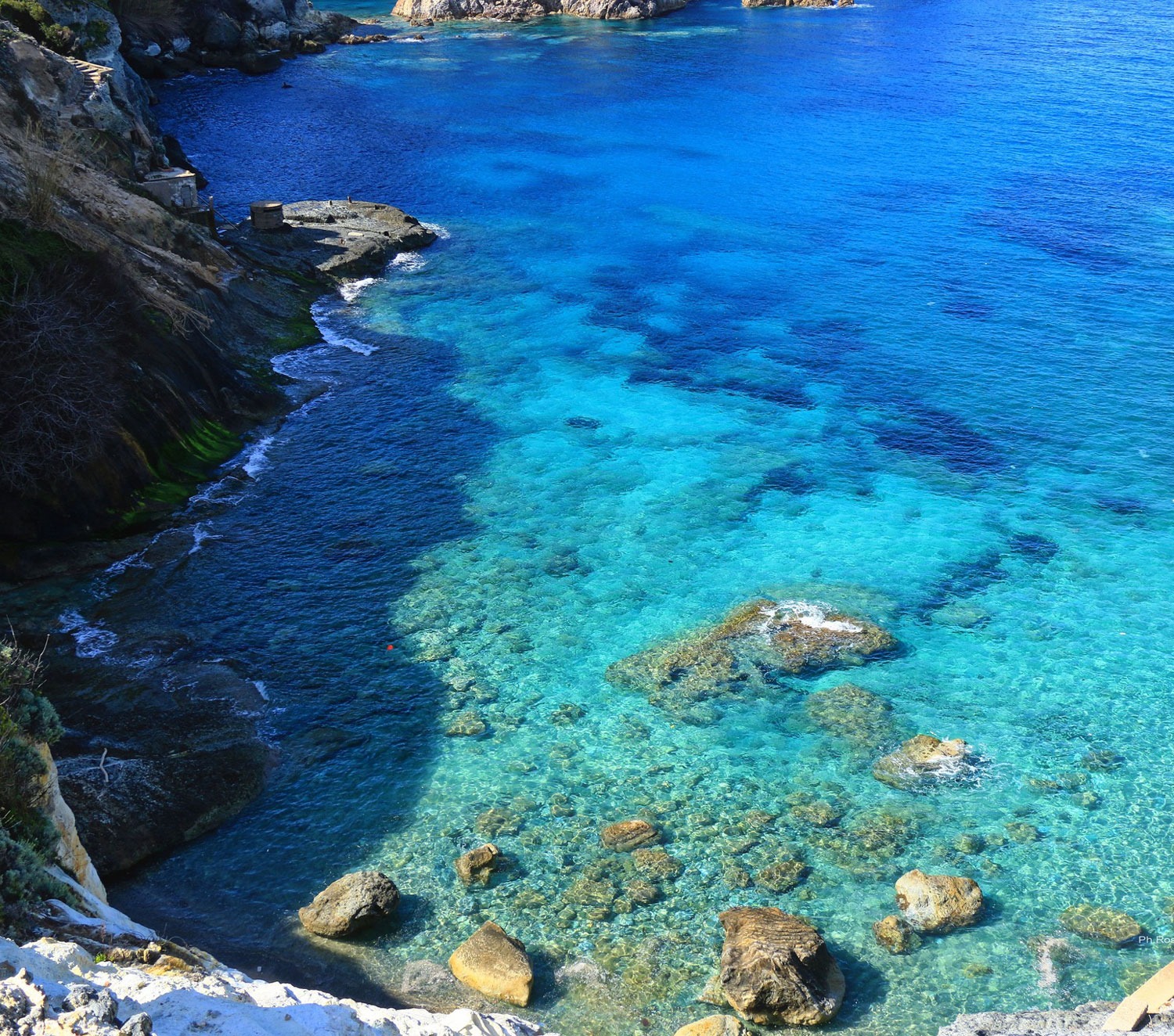 Tour in catamarano lungo la costa di Terracina con pranzo e snorkeling.