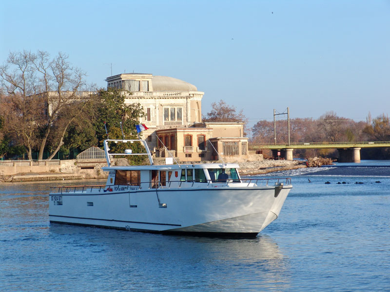 Paseo en barco de medio día por el Canal du Midi con degustación de ostras con Les Bateaux Agathois.
