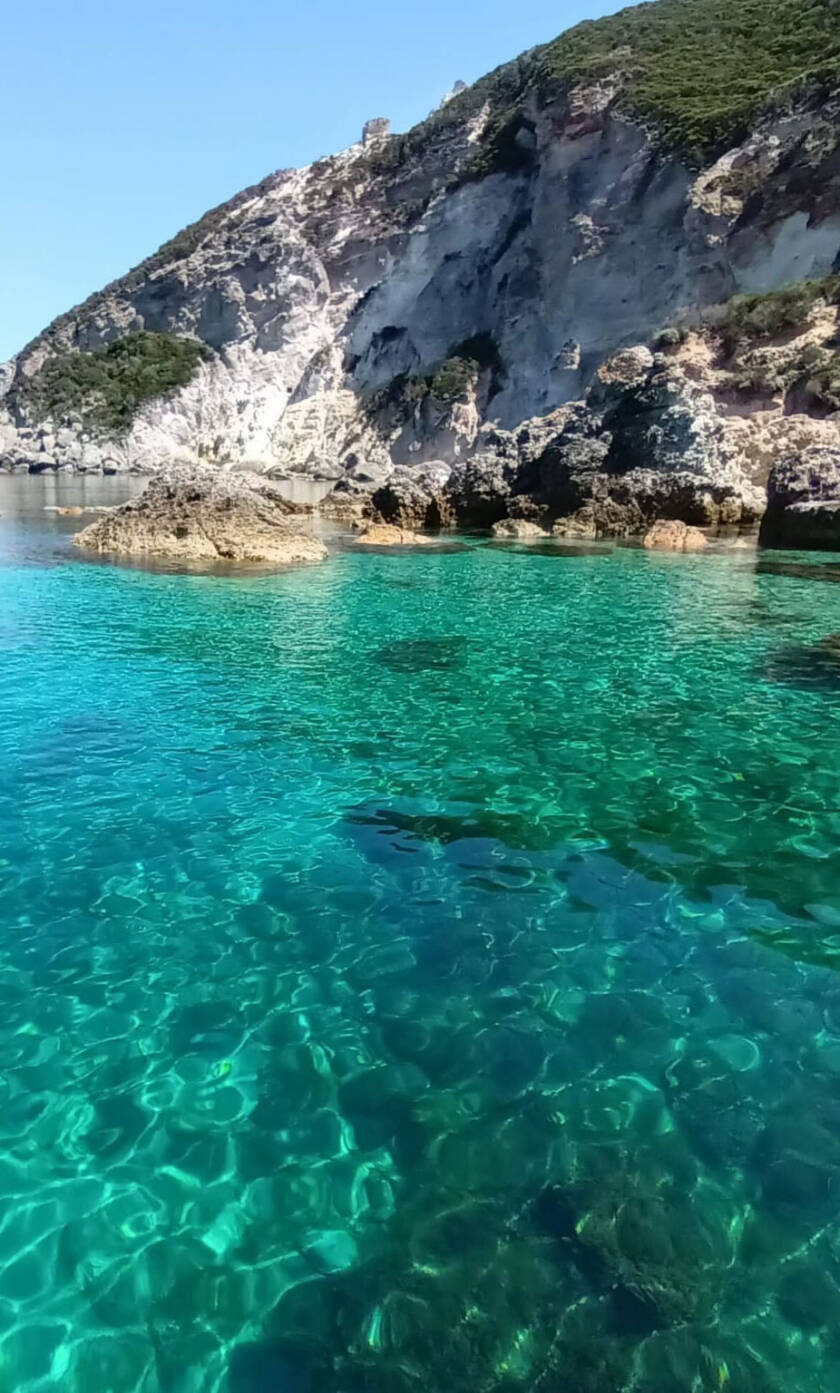Katamarantour entlang der Ulysses Riviera mit Mittagessen & Schnorcheln.