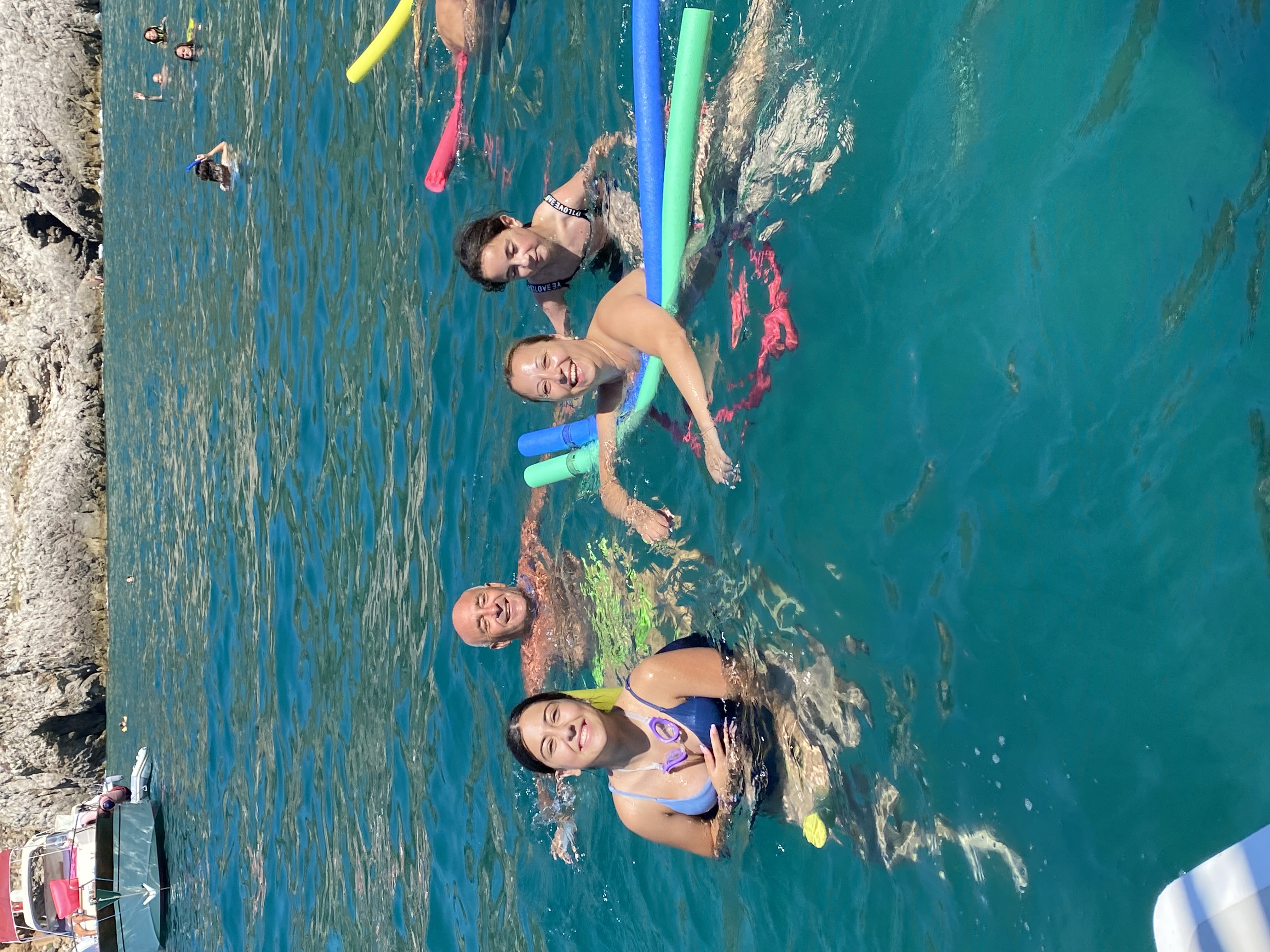 Private Katamarantour entlang der Küste von Terracina mit Mittagessen & SUP mit Catamarano Events Terracina.