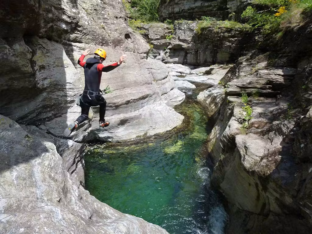 Privates halbtägiges Canyoning in le Haut Roujanel - Adventure mit Born 2 Aventure.