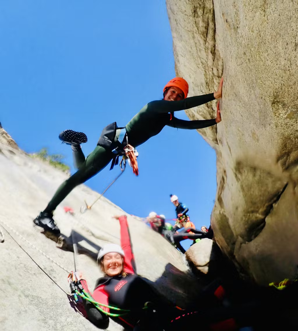 Privates halbtägiges Canyoning in der Chassezac-Schlucht - Sports mit Born 2 Aventure.