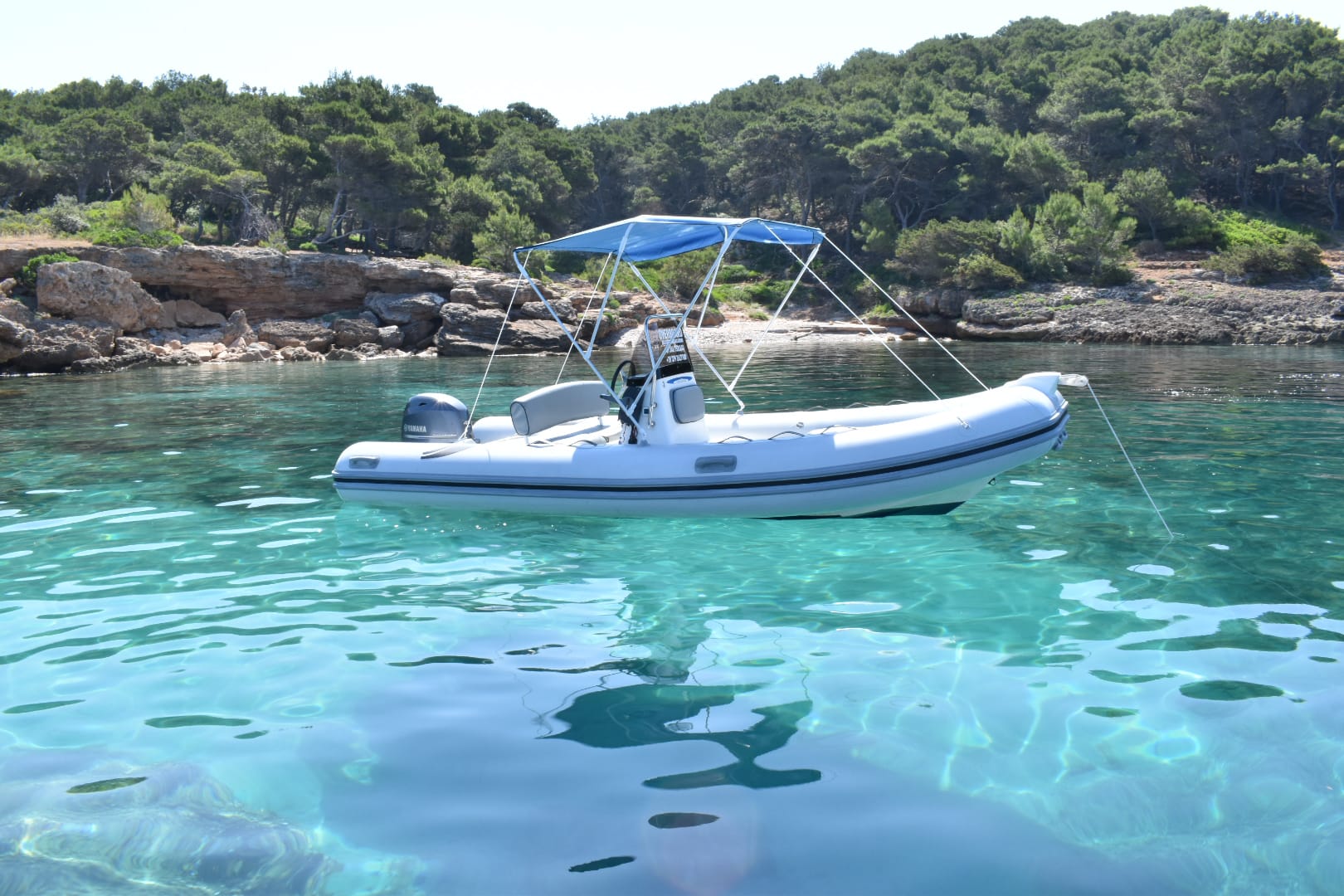 RIB Bootsverleih in Alghero (bis zu 5 Personen) ohne Führerschein.