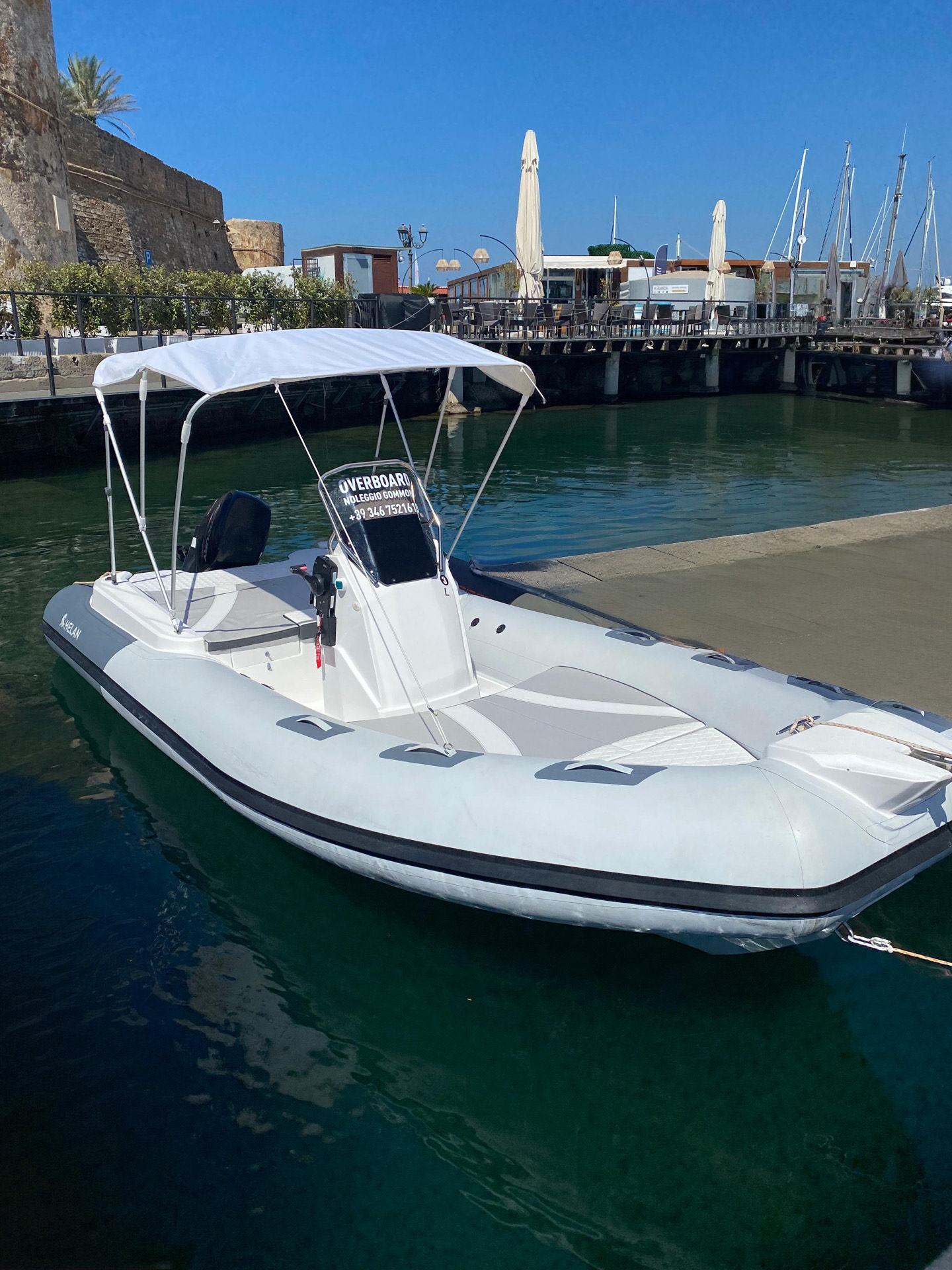 Noleggio gommoni ad Alghero (fino a 8 persone) senza patente con Overboard Alghero.