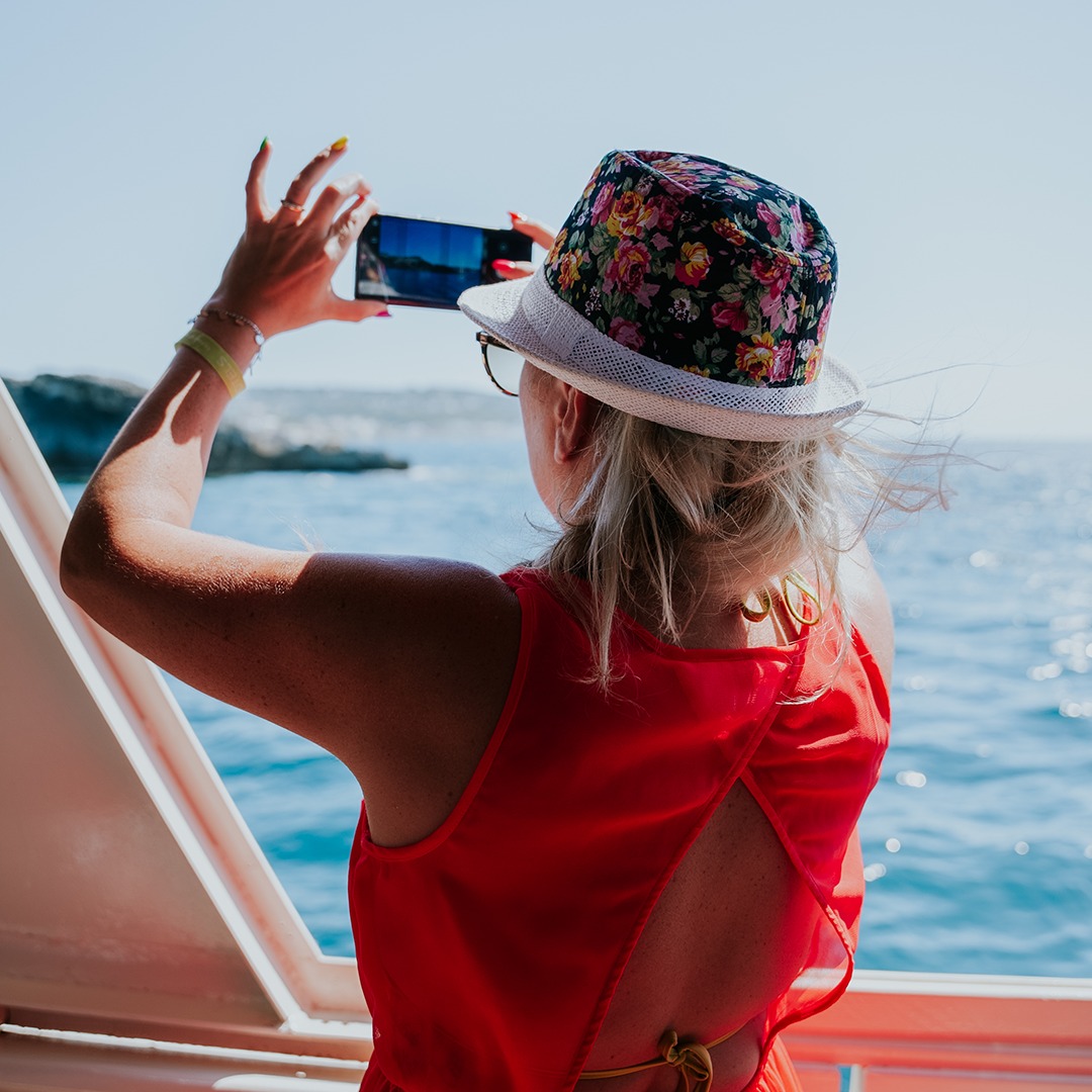 Giro in barca privata di lusso lungo la costa di Santa Maria di Leuca con aperitivo con Alexander Leuca.