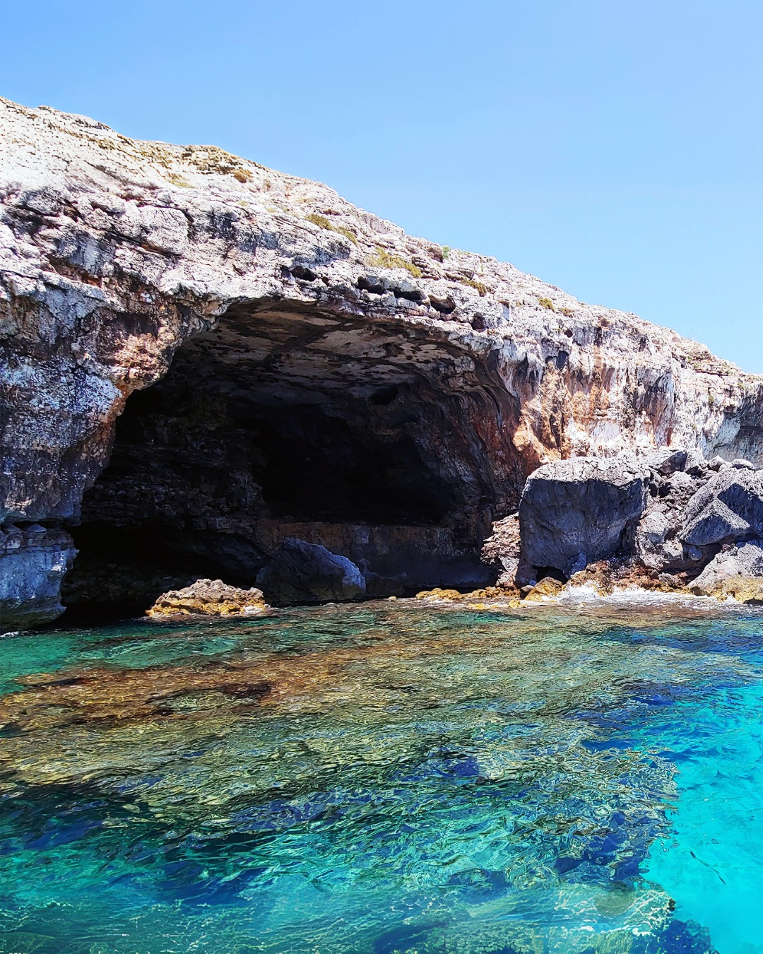 Giro in barca privata di lusso lungo la costa di Santa Maria di Leuca con aperitivo.