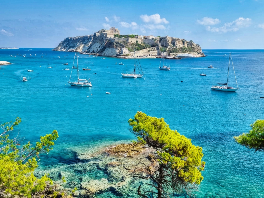 Private RIB Boat Trip from Vieste to the Tremiti Islands with Swimming Stops.