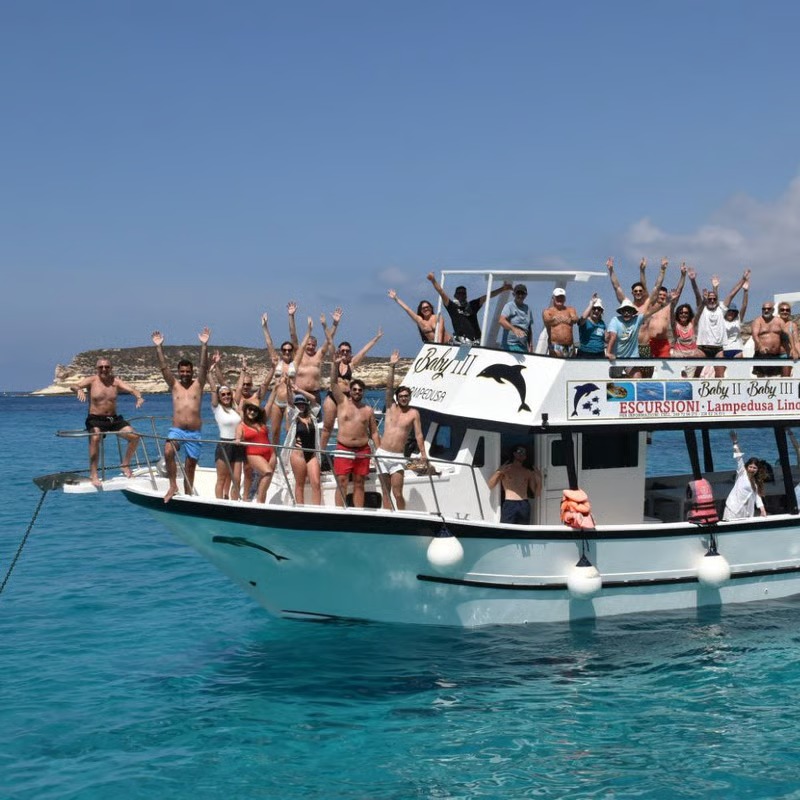 Balade en bateau d'une demi-journée de Lampedusa vers les piscines naturelles avec Baby 2 e Baby 3 Lampedusa.