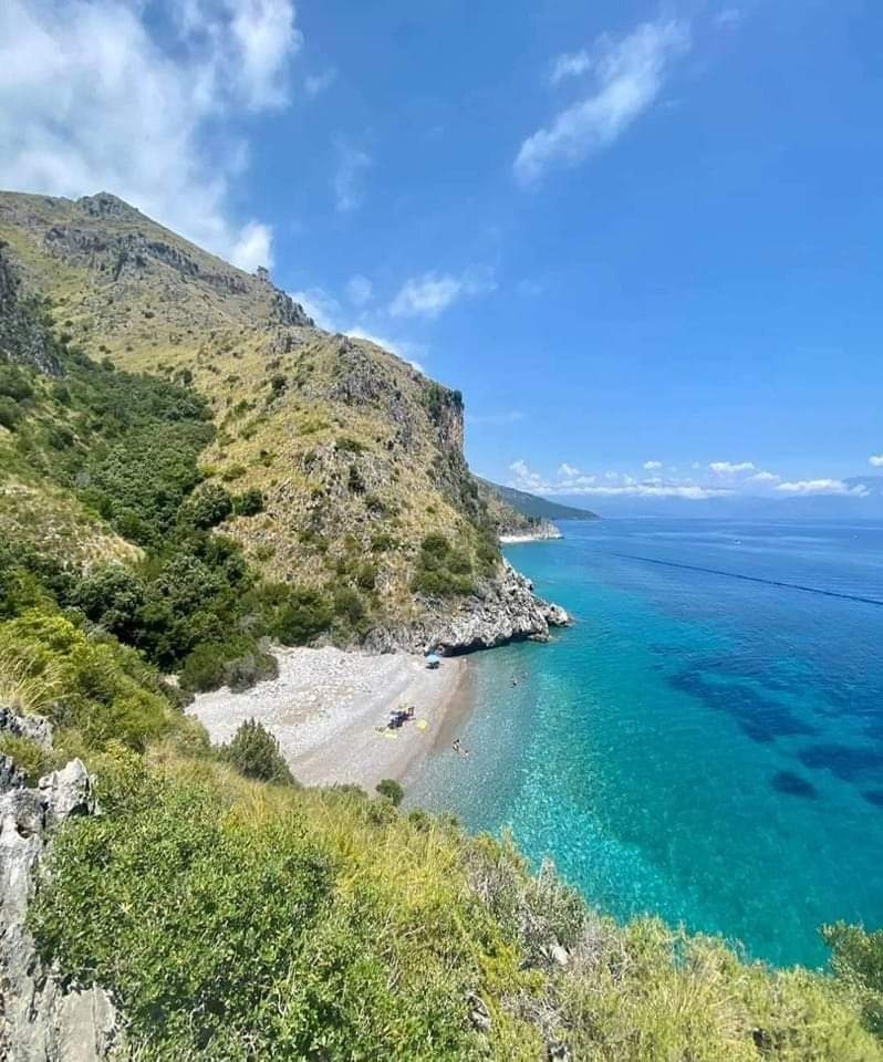 Tour in barca lungo la costa di Palinuro con visita alla Grotta Azzurra con Mega Tourist Scario.