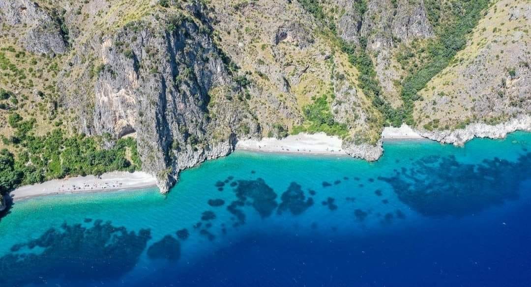 Tour in barca lungo la costa di Palinuro con visita alla Grotta Azzurra.