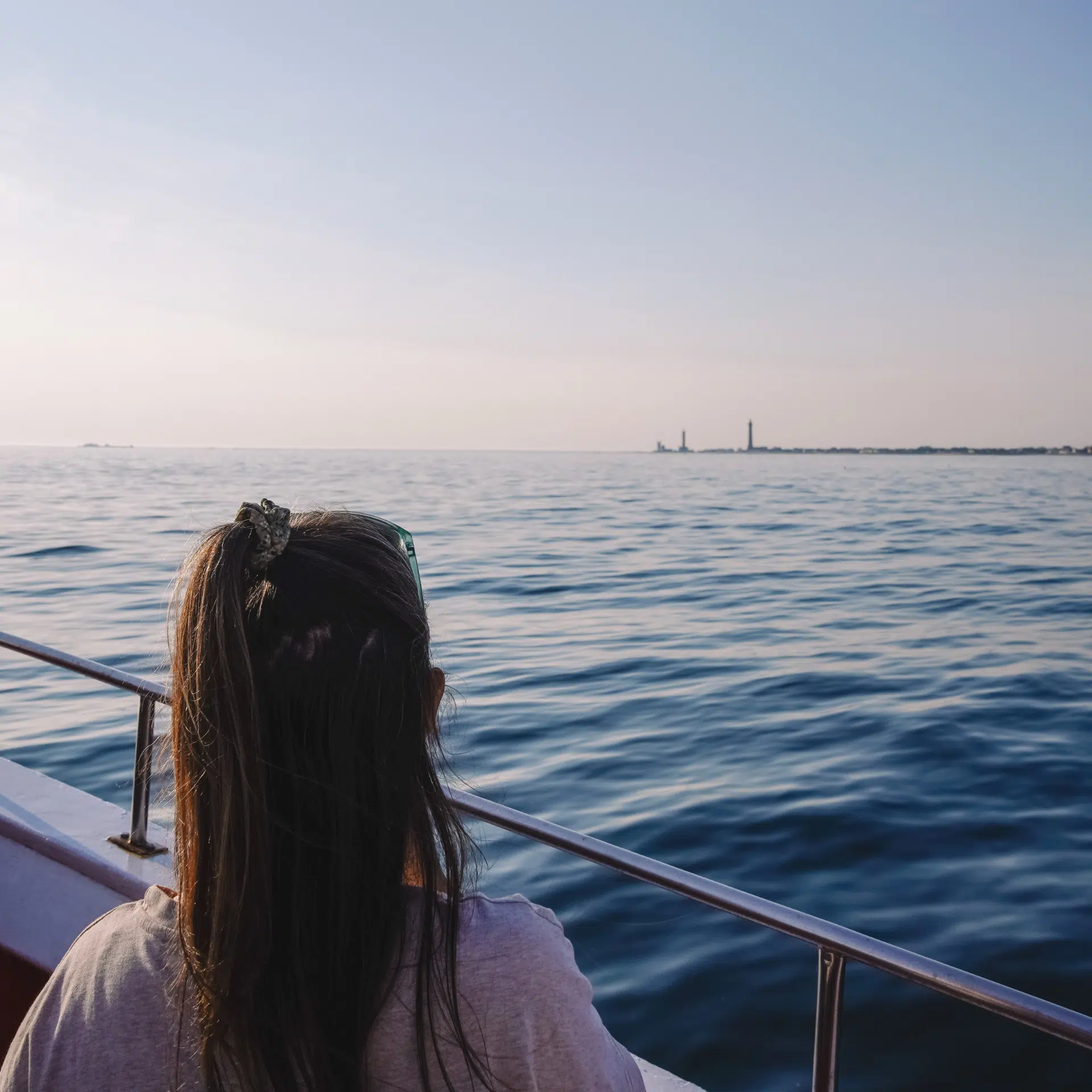 Balade commentée en bateau du Guilvinec le long des côtes bretonnes avec Croisières Bigoudènes Le Guilvinec.