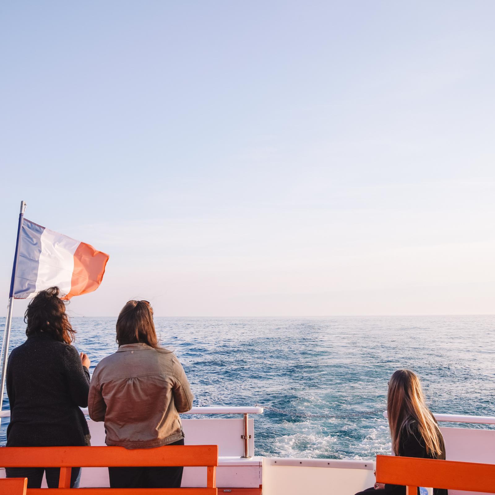 Giro in barca al tramonto da Loctudy a Île aux Moutons con guida e musica.