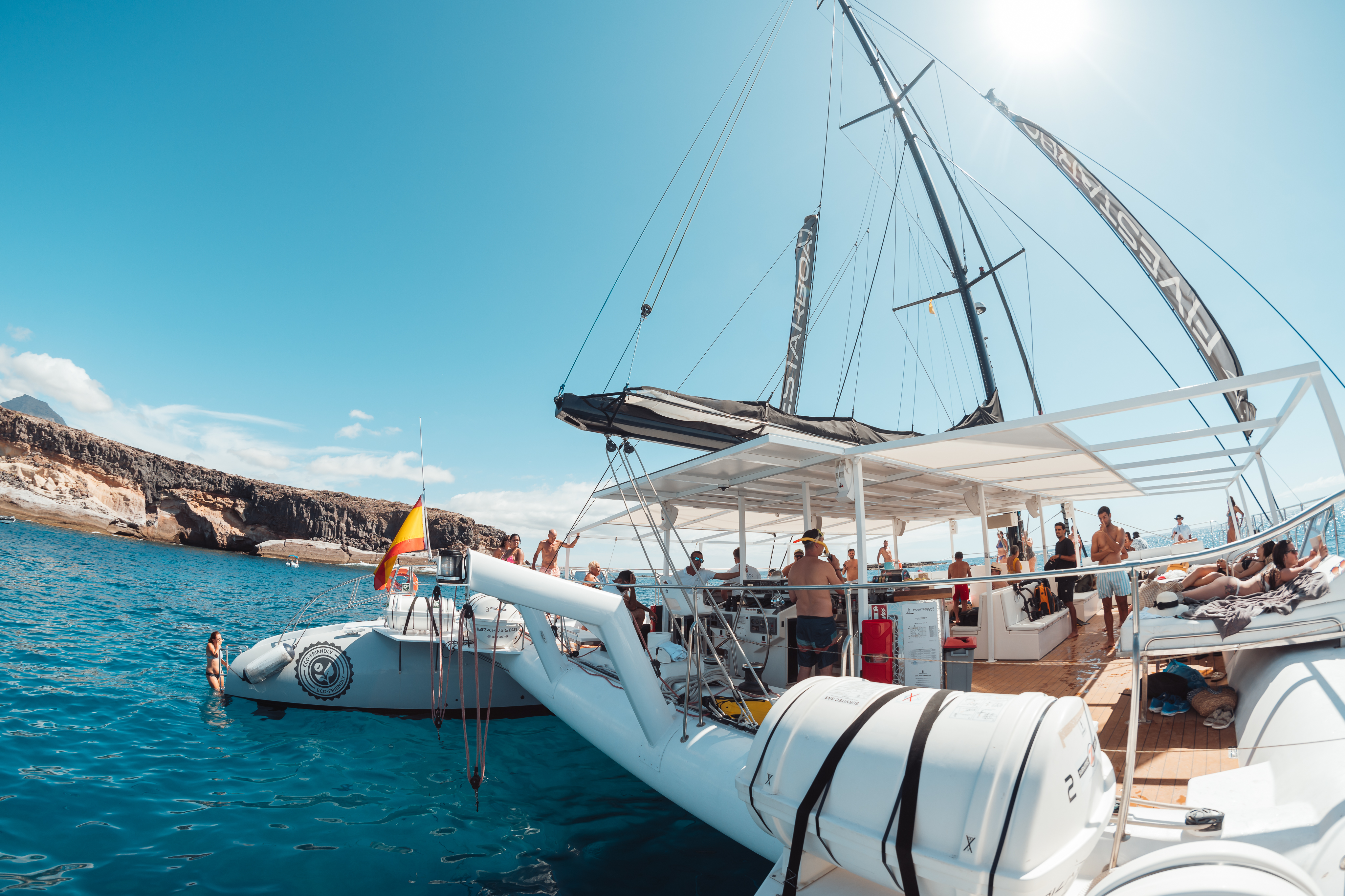 Catamarantrip in de middag in Las Galletas met brunch en drankjes met FIVESTARBOAT TENERIFE.