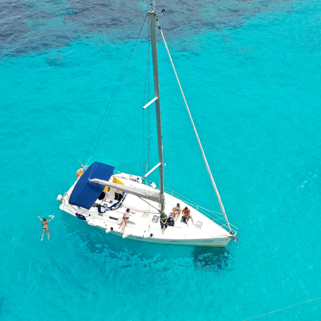 Segeltour ab Arbatax zum Golf von Orosei und Cala Goloritzé mit Schnorcheln und Mittagessen mit Andrea Sailing Boat Charter Arbatax.