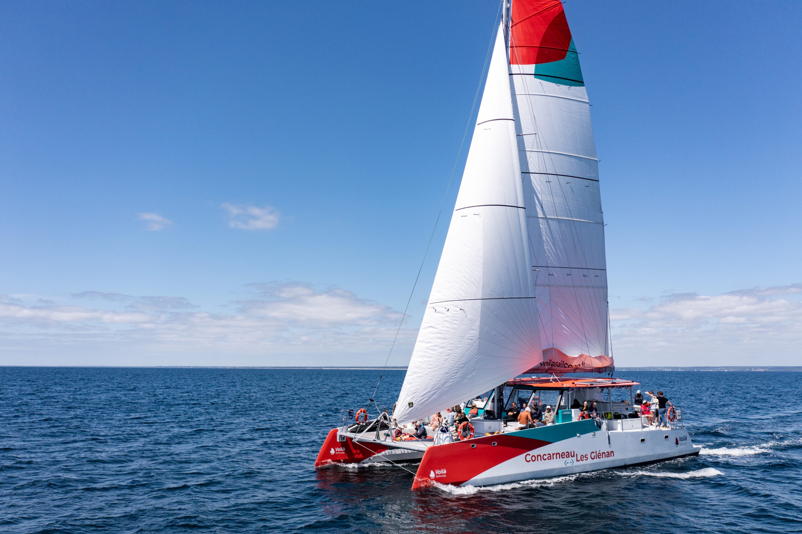 Balade guidée en catamaran d'une demi-journée à l'archipel des Glénan avec Voila Sailcoop Concarneau.