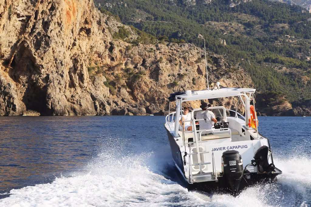 Bootsverleih in Port de Sóller (bis zu 8 Personen) mit Skipper mit Barcos Azules.