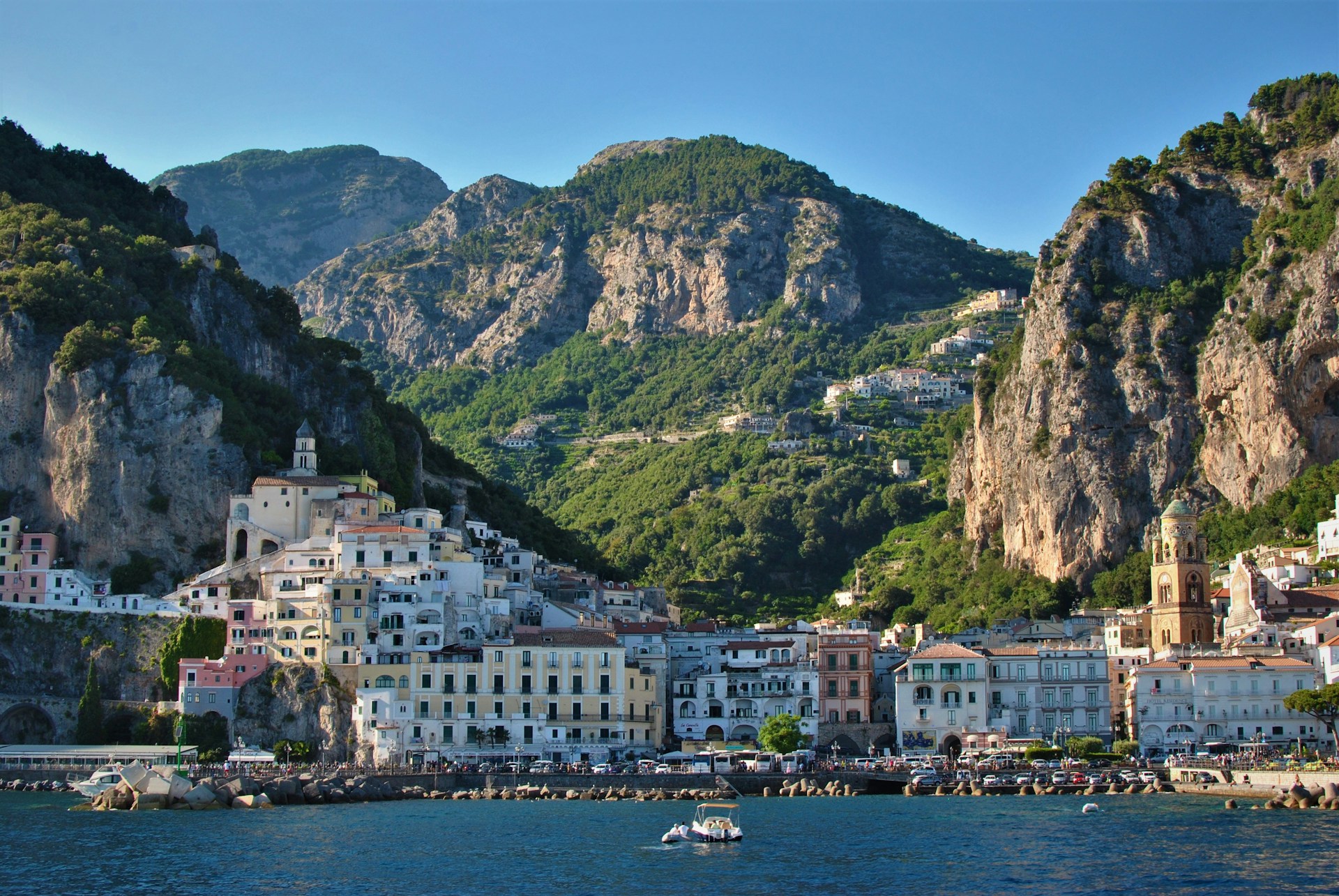 Bootstour von Sorrent nach Positano und Amalfi mit Snacks, Getränken & Abholung.
