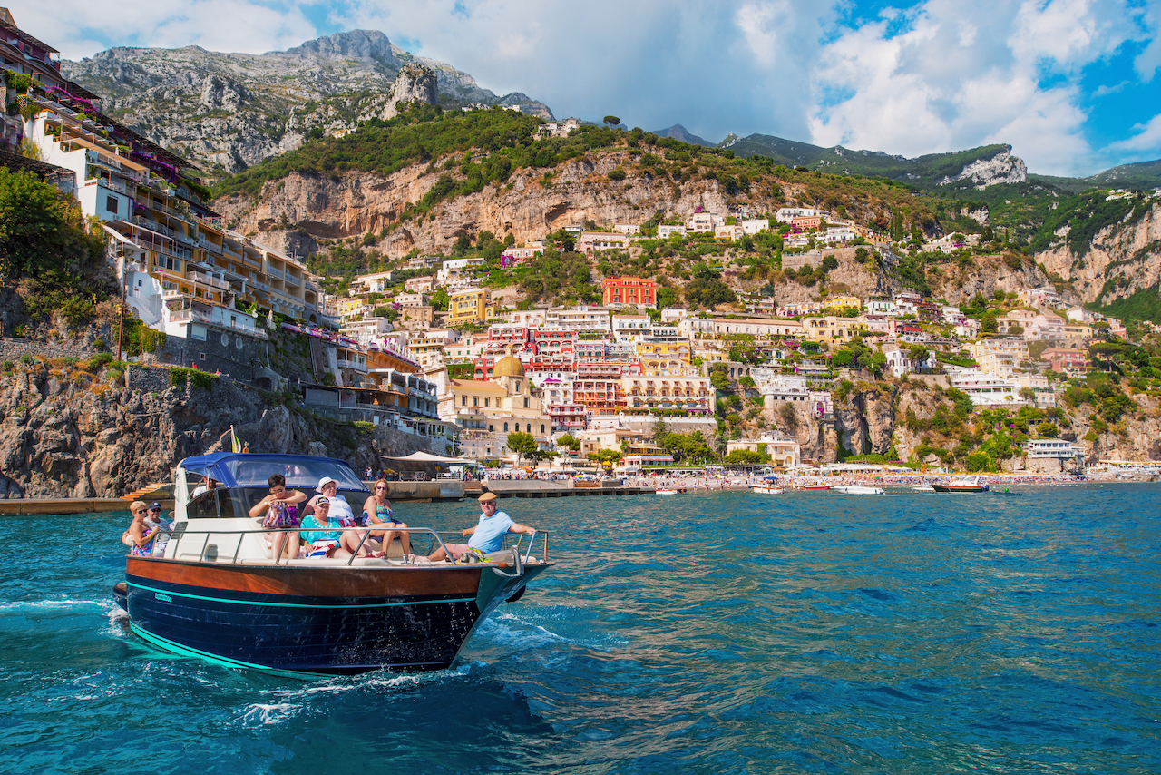 Tour in barca da Sorrento a Positano e Amalfi con snack, bevande e pick-up.