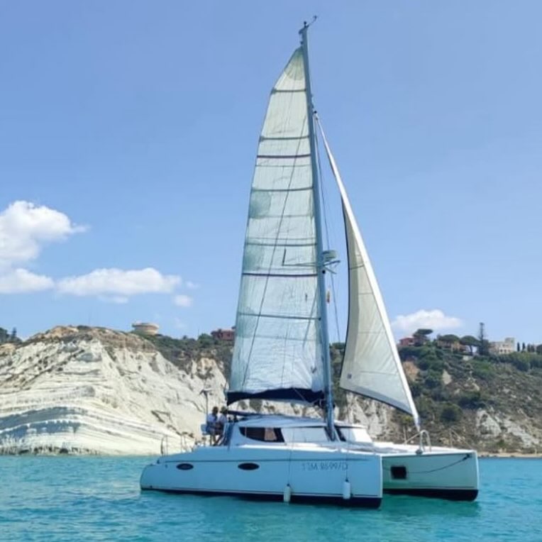 Paseo en catamarán a Capo Rossello con Majata Sail Experience Realmonte.