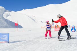 A girls is happy with the achievements during the private skie lessons for kids with Skischule Innsbruck.