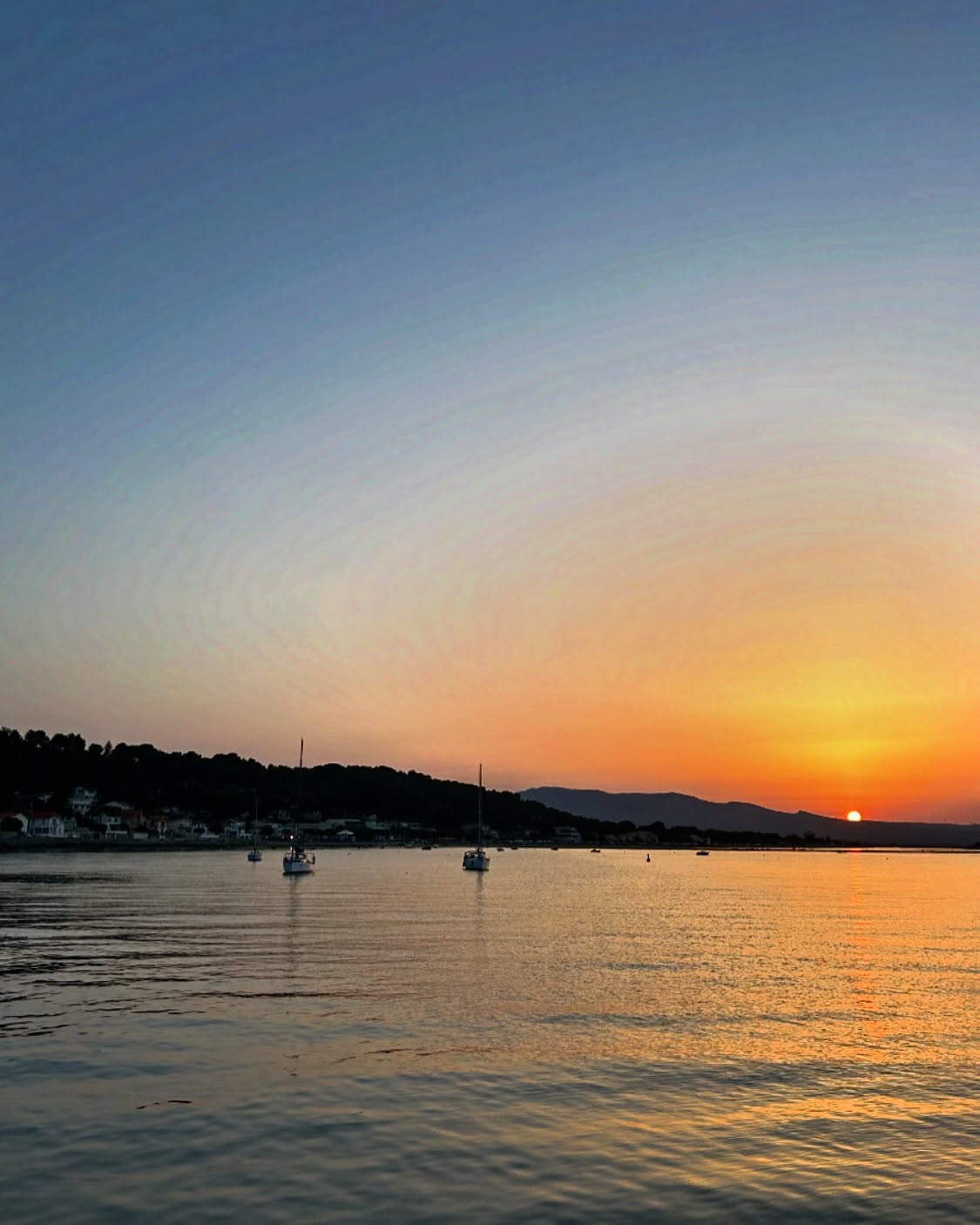Balade en bateau au coucher de soleil dans le golfe du Lion depuis Leucate avec Leucate Evasion Marine.