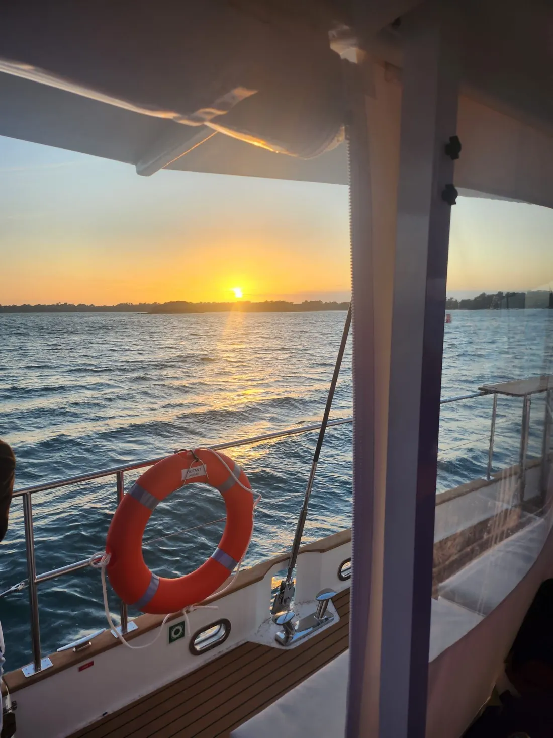 Katamaran-Tour bei Sonnenuntergang in der Bucht von Quiberon mit Apéritif.