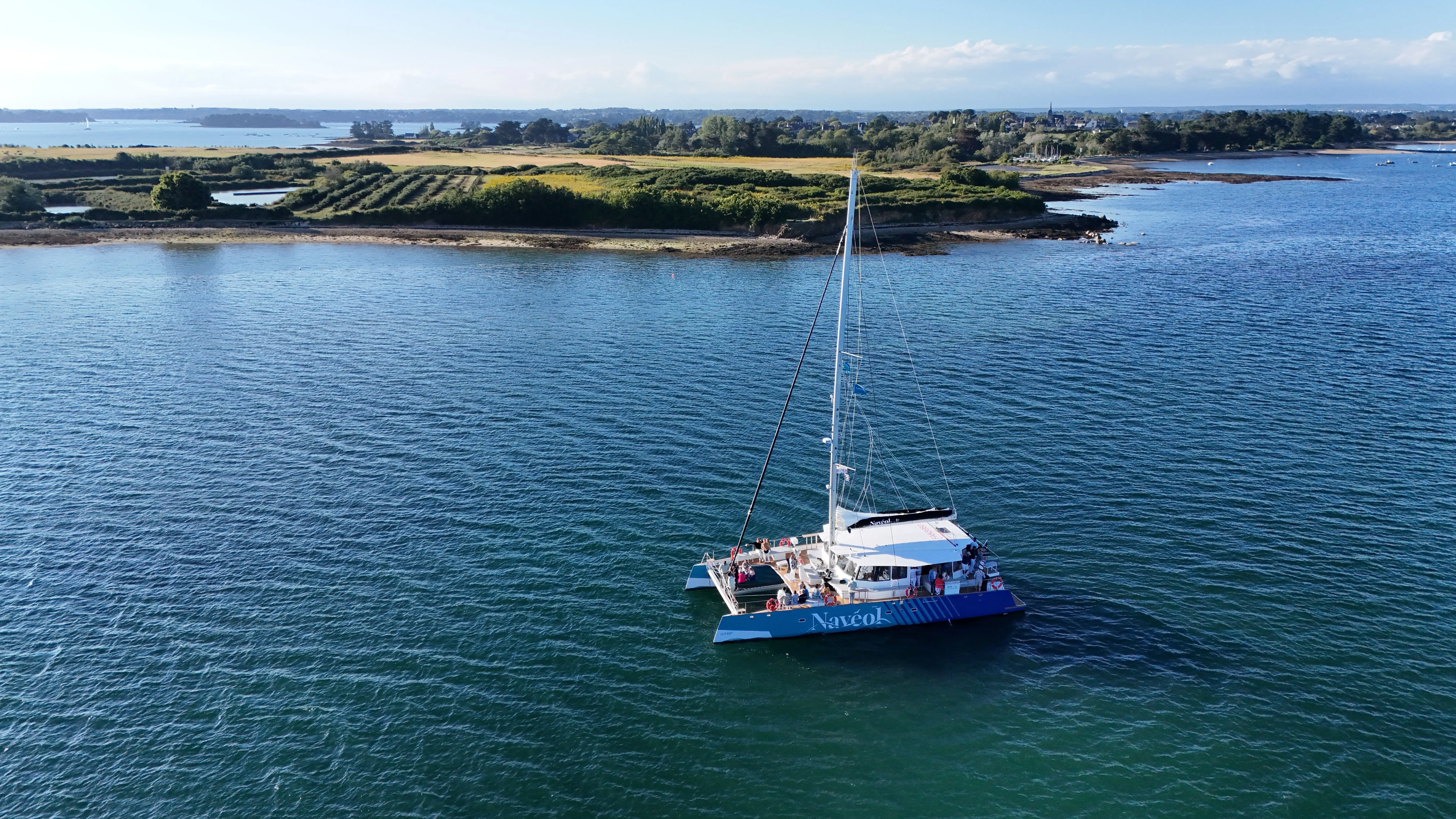 Katamaran-Tour im Golf von Morbihan ab Arzon mit Navéol Quiberon.