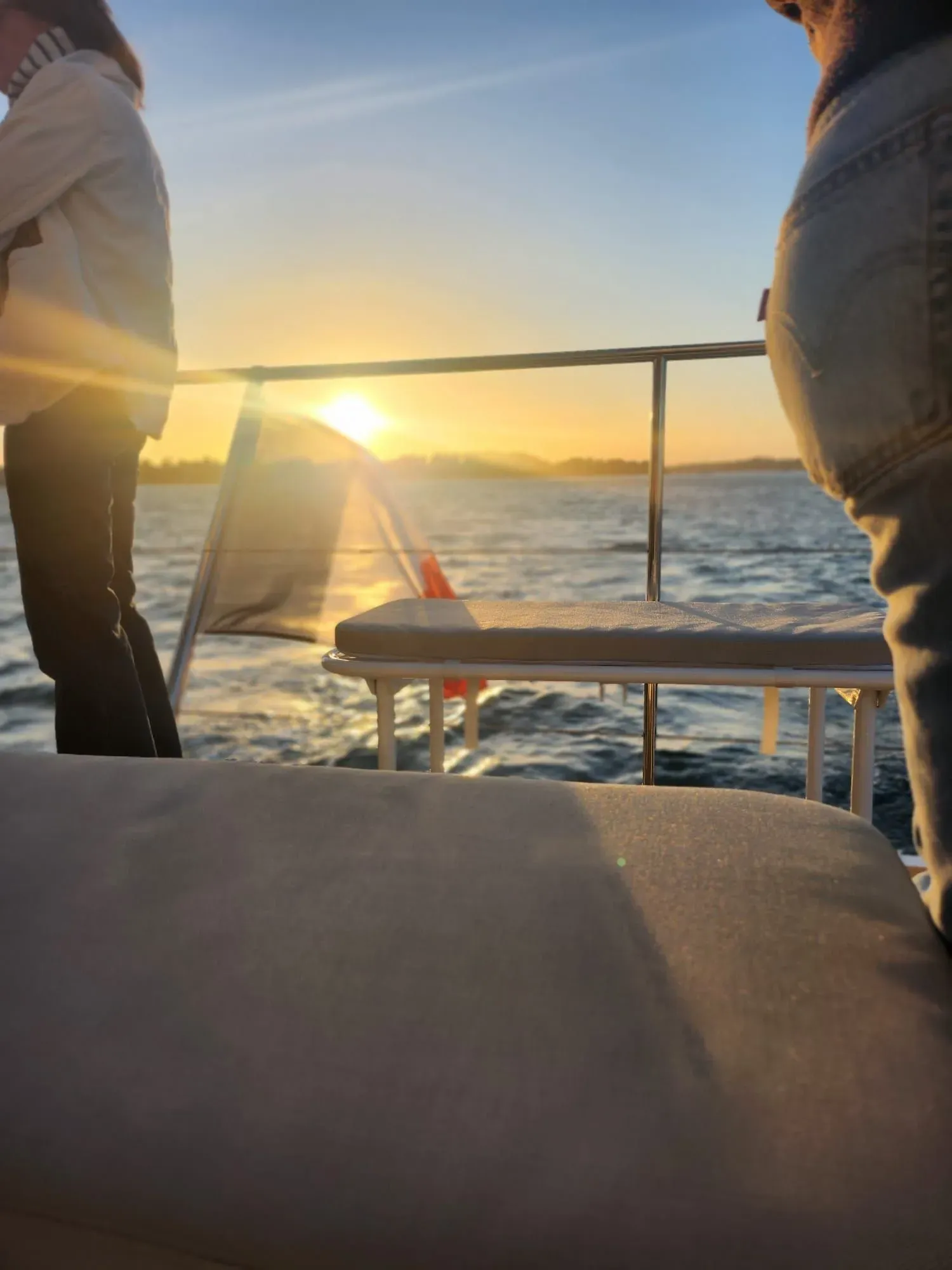 Katamaran-Tour bei Sonnenuntergang im Golf von Morbihan ab Arzon mit Apéritif mit Navéol Quiberon.