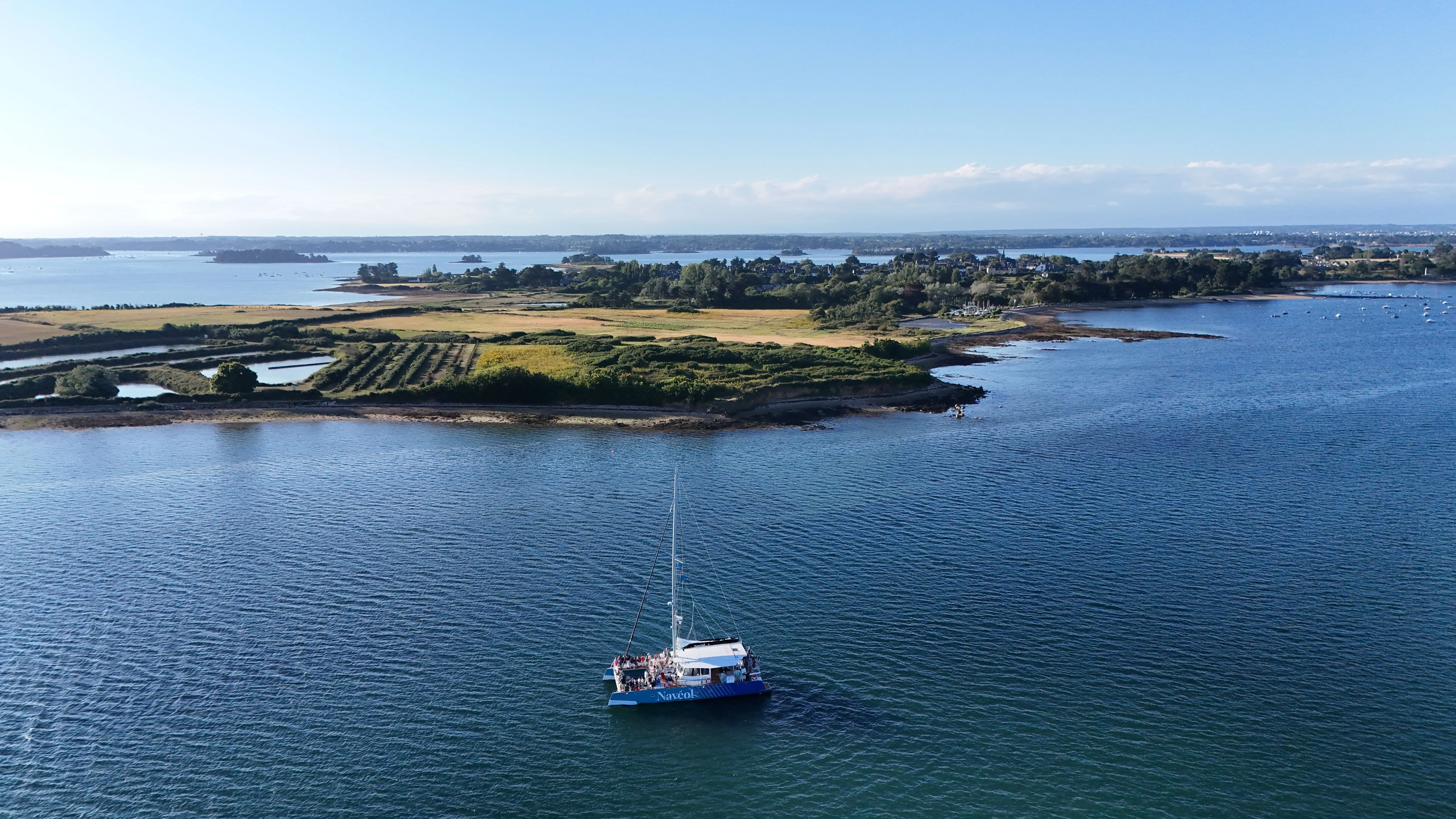 Halbtägige Katamaran-Tour im Golf von Morbihan ab Quiberon mit Navéol Quiberon.