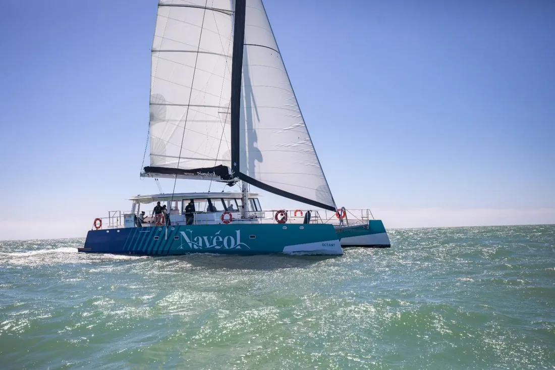 Katamaran-Tour zur Insel Houat ab Quiberon mit Schwimmen mit Navéol Quiberon.