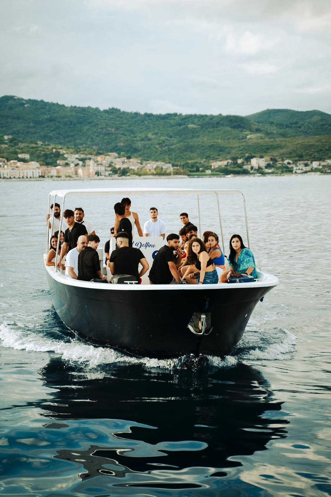 Noleggio barche a Scario (fino a 8 persone) - Costiera Cilentana con Trasporto Passeggeri Il Delfino Scario.