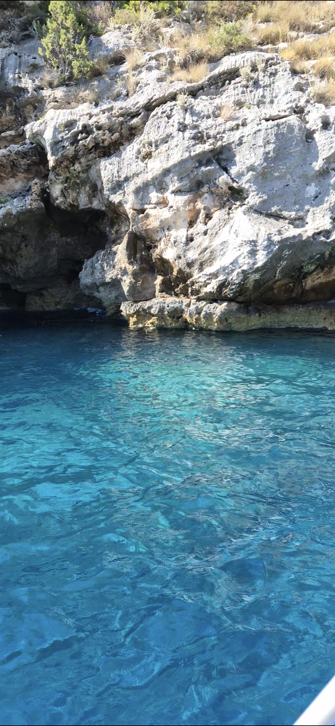 Private Bootstour zu Haxhi Ali's Cave, Dafina Bay & Grama Bay mit Schwimmen mit Sea Tours Elis.