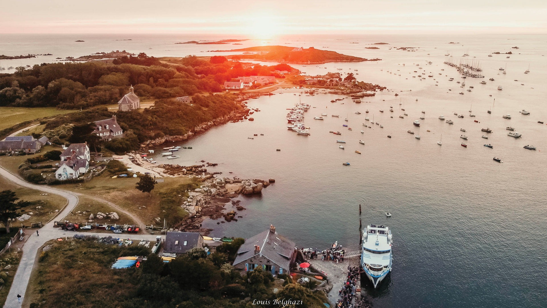 Ferry de ida y vuelta desde Granville a Chausey.