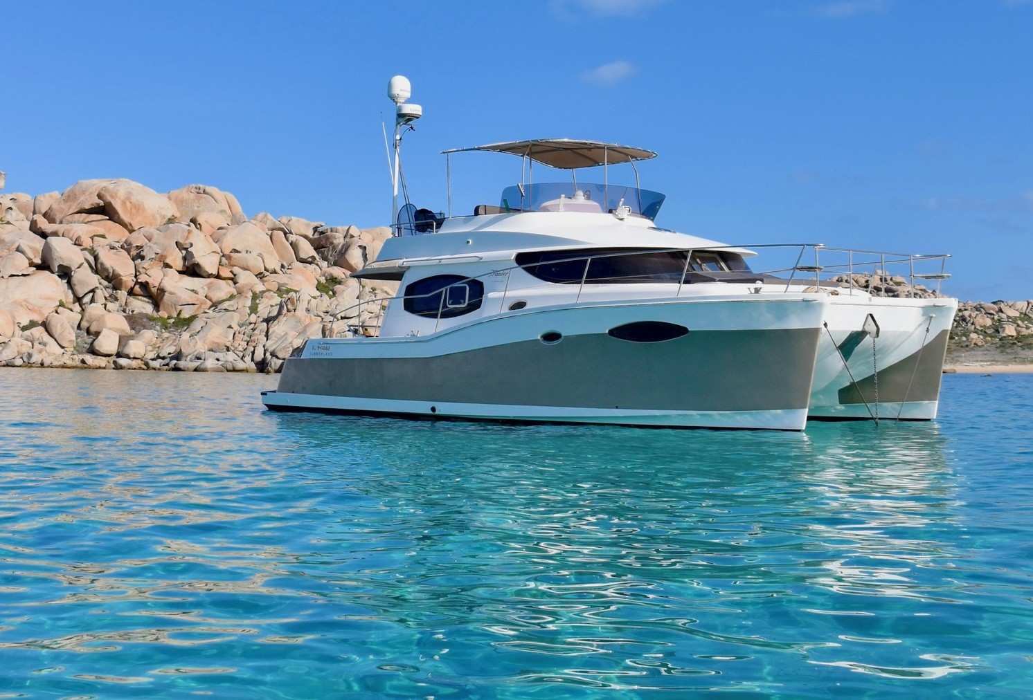 Privé catamarantoocht naar Lavezzi-eilanden & Bouches de Bonifacio met snorkelen met Bonifacio Catamaran.