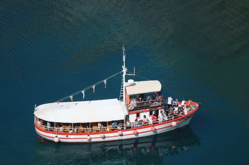 Tour in barca a Zavratnica, Goli Otok e Sveti Grgur con pranzo e soste per nuotare con Excursion Vojka Rab.