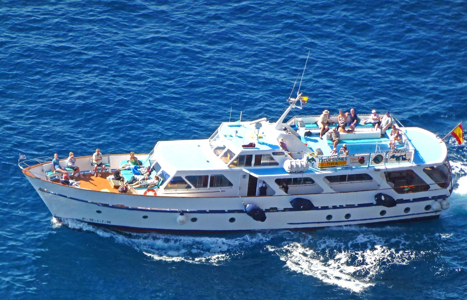 Vintage Boat Trip from Playa Santiago with Whale Watching, Snacks, Drinks & Swimming from Excursiones Tina La Gomera.