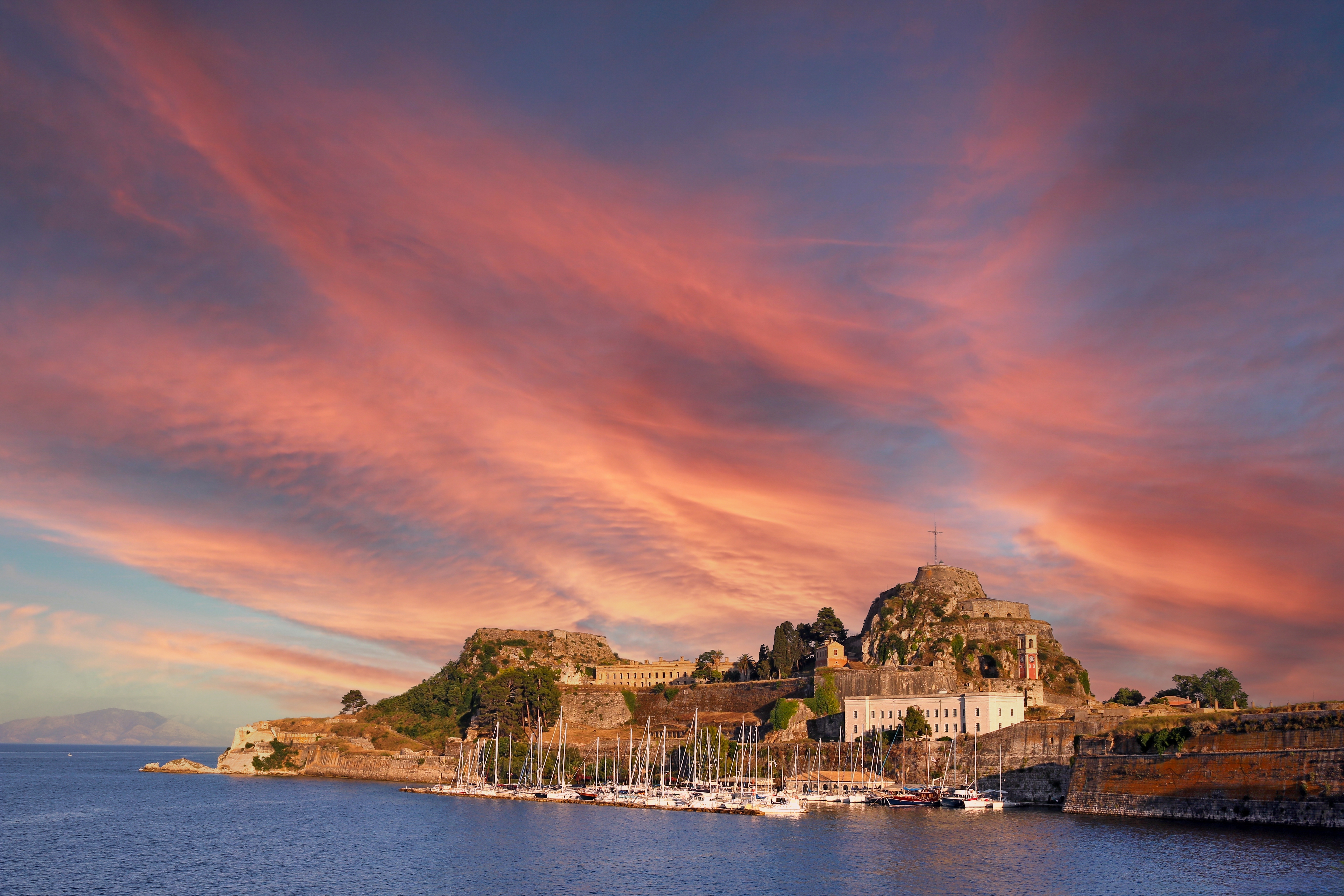 Boottocht met zwemmen & zonsondergang met Corfu Daily Cruises .