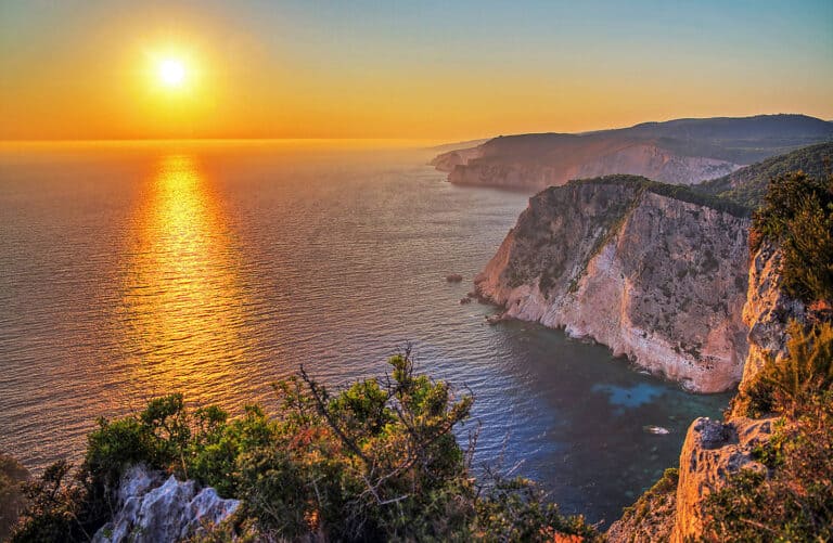 Tour in barca privata al tramonto all’isola di Marathonisi, grotte di Keri e Mizithres con nuoto con Rent All Mania Zante.