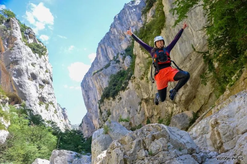 Randonnée aquatique "Samson Trescaire" dans les gorges du Verdon (dès 12-13 ans) avec Buena Vista Rafting Verdon.