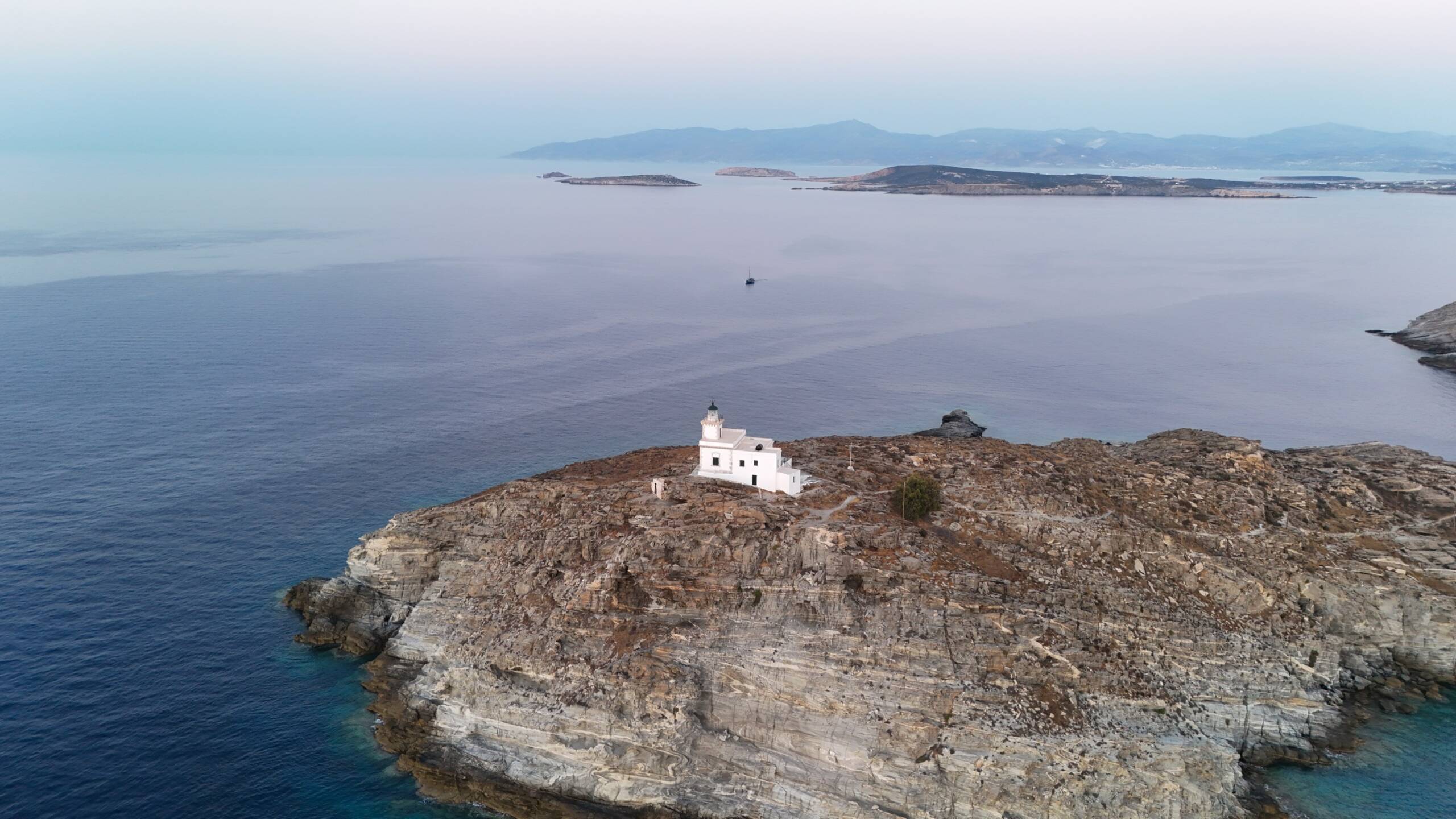 Balade en bateau autour de la baie de Naoussa avec Déjeuner & Snorkeling.