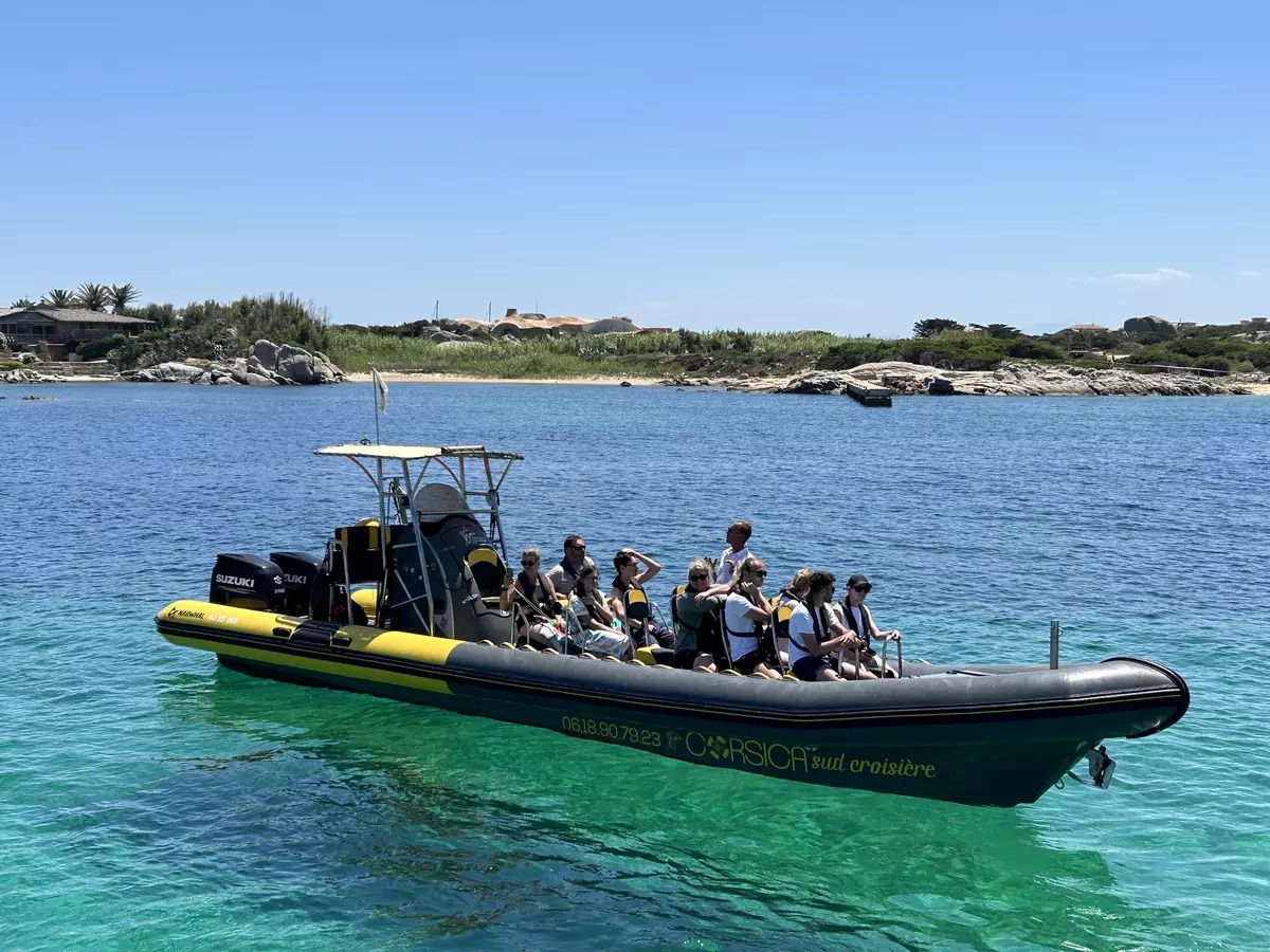 Balade en bateau semi-rigide aux îles Lavezzi et Bouche de Bonifacio avec Apéritif avec Corsica Sud Croisières Porto-Vecchio.