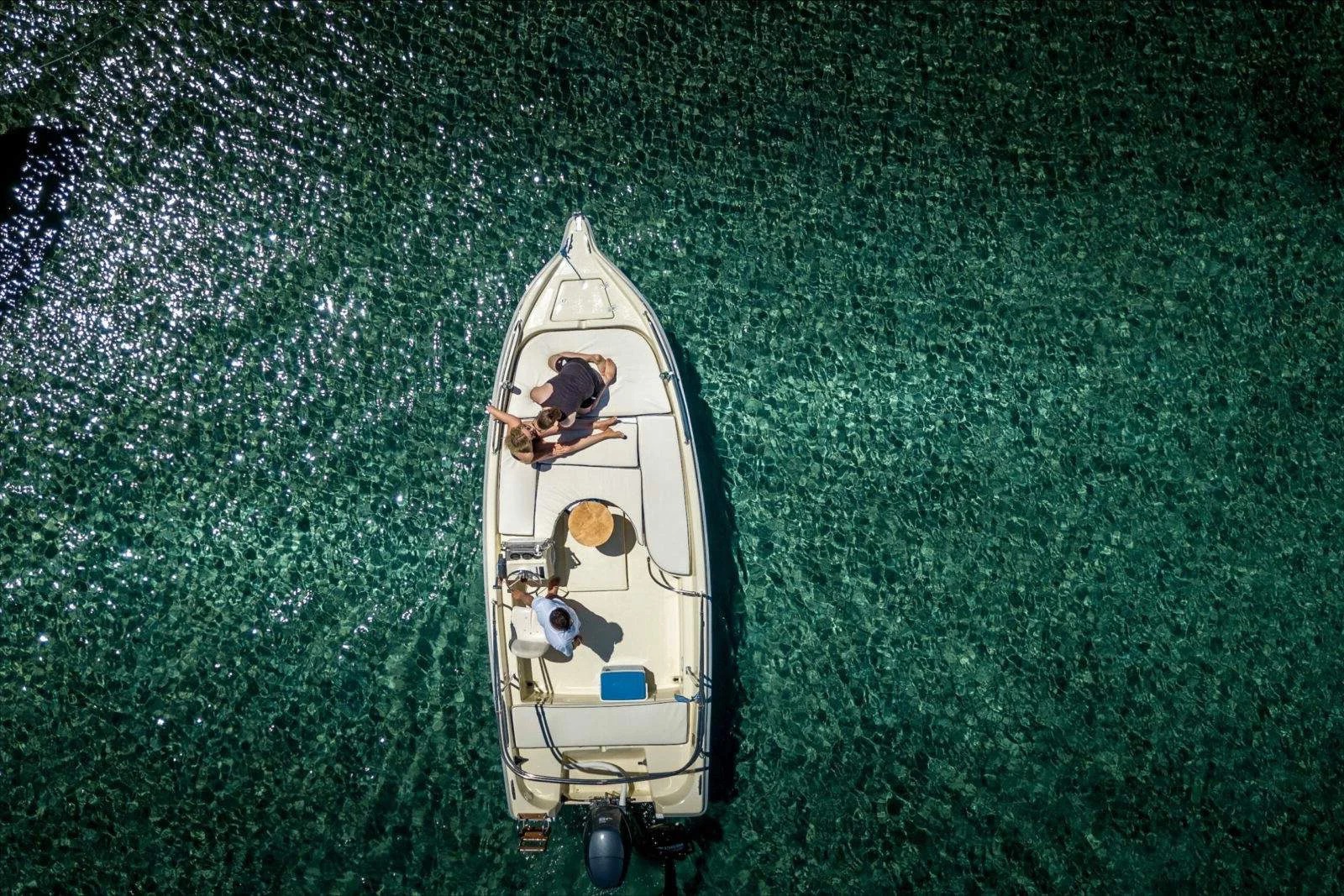 Private Bootstour ab Alikanas zum Schiffswrack-Strand & Xigia Beach mit Adonis Boat Rentals Zakynthos.